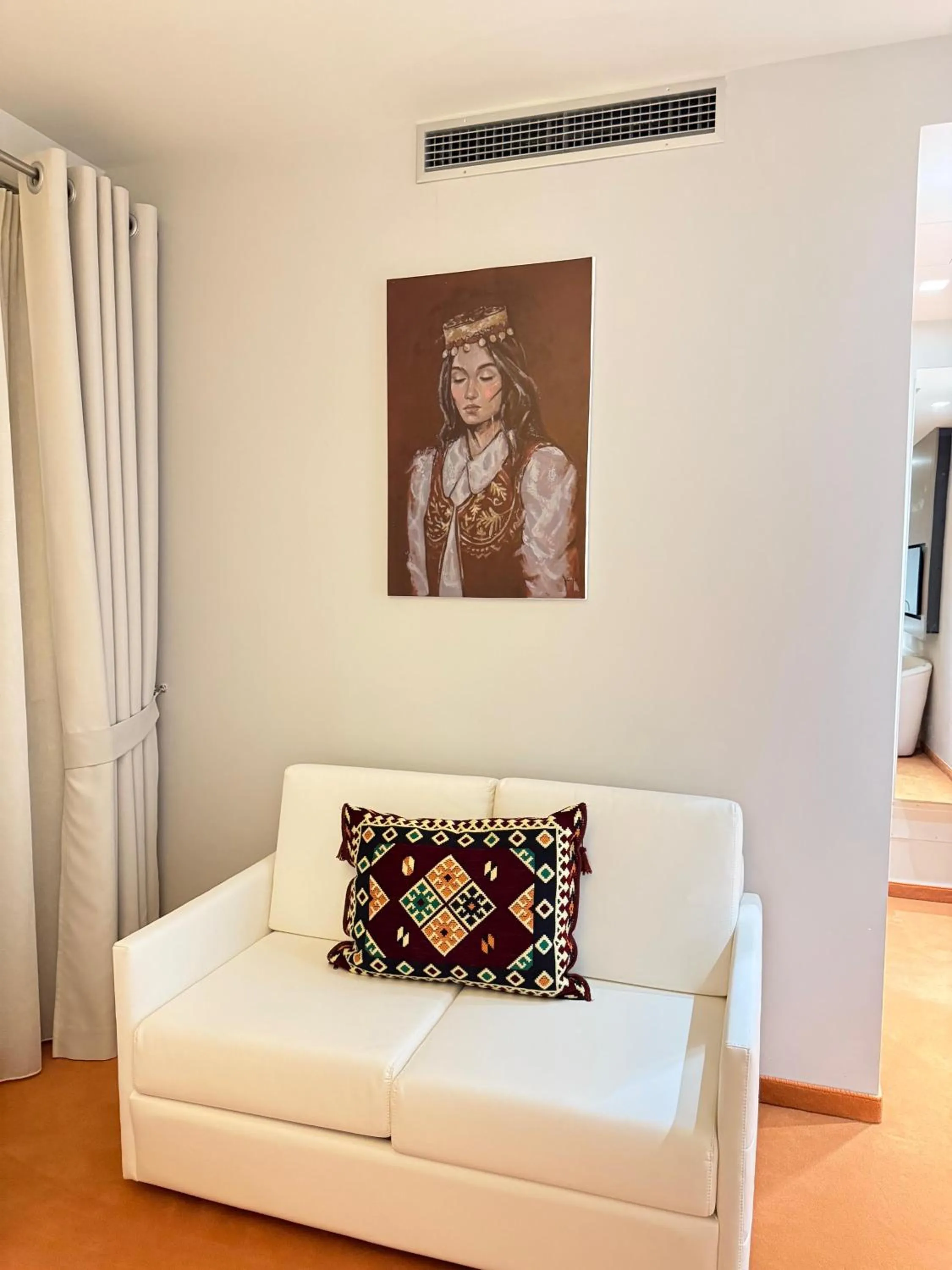 Seating area, Bed in Sofra Boutique Hotel