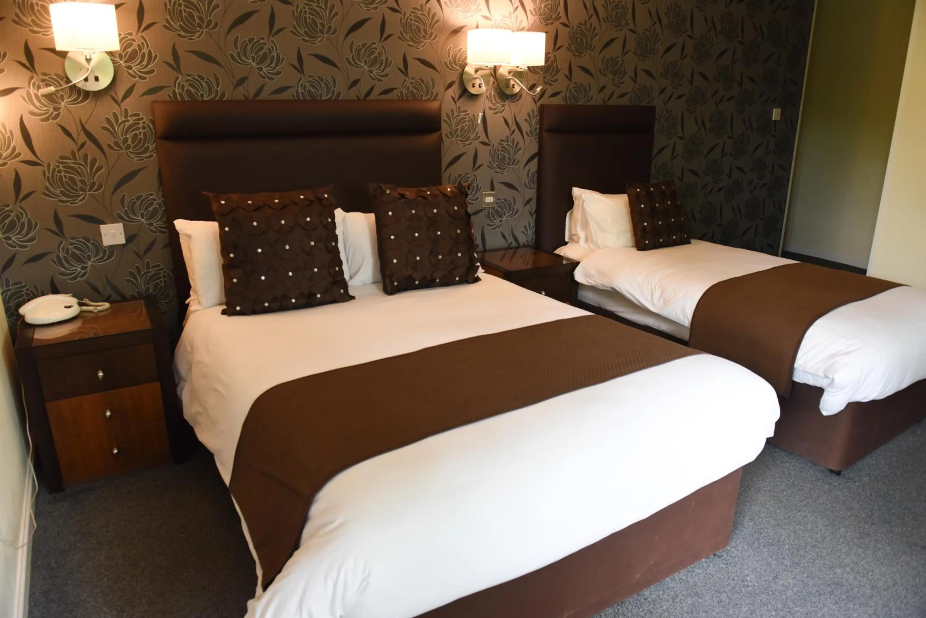 Bedroom, Bed in Castlecary House Hotel