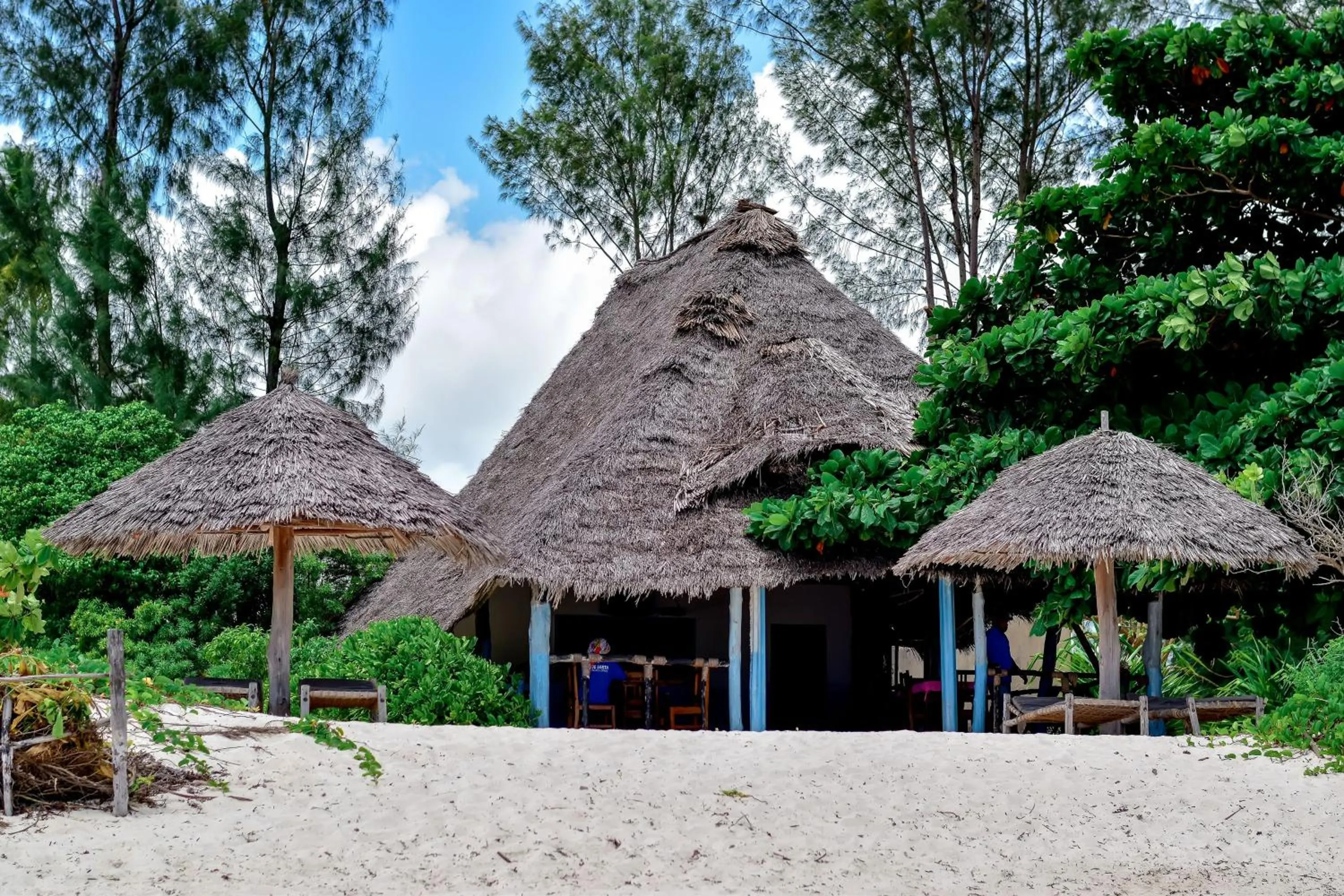 Restaurant/places to eat in Blue Earth Beach Bungalow