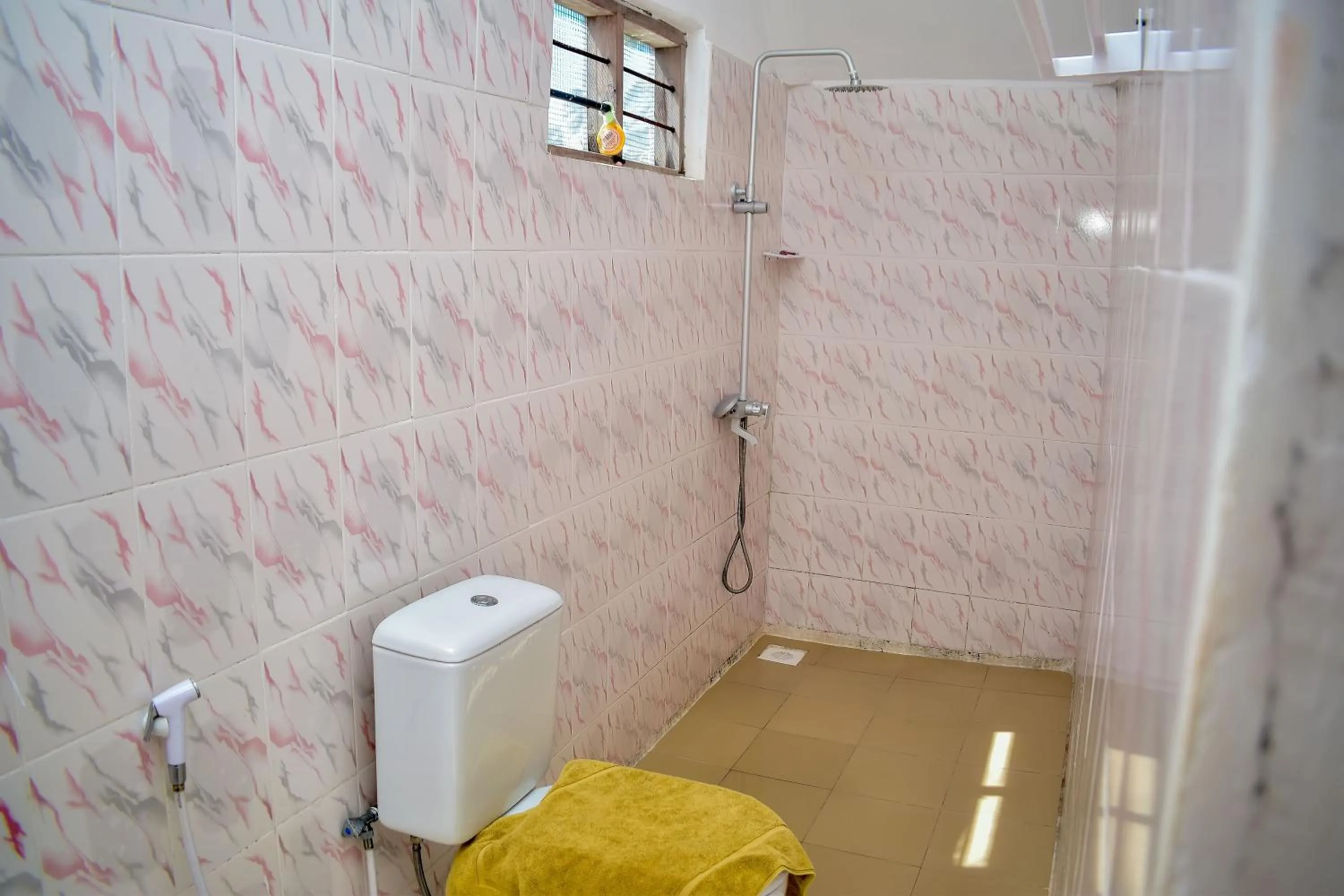 Shower in Blue Earth Beach Bungalow