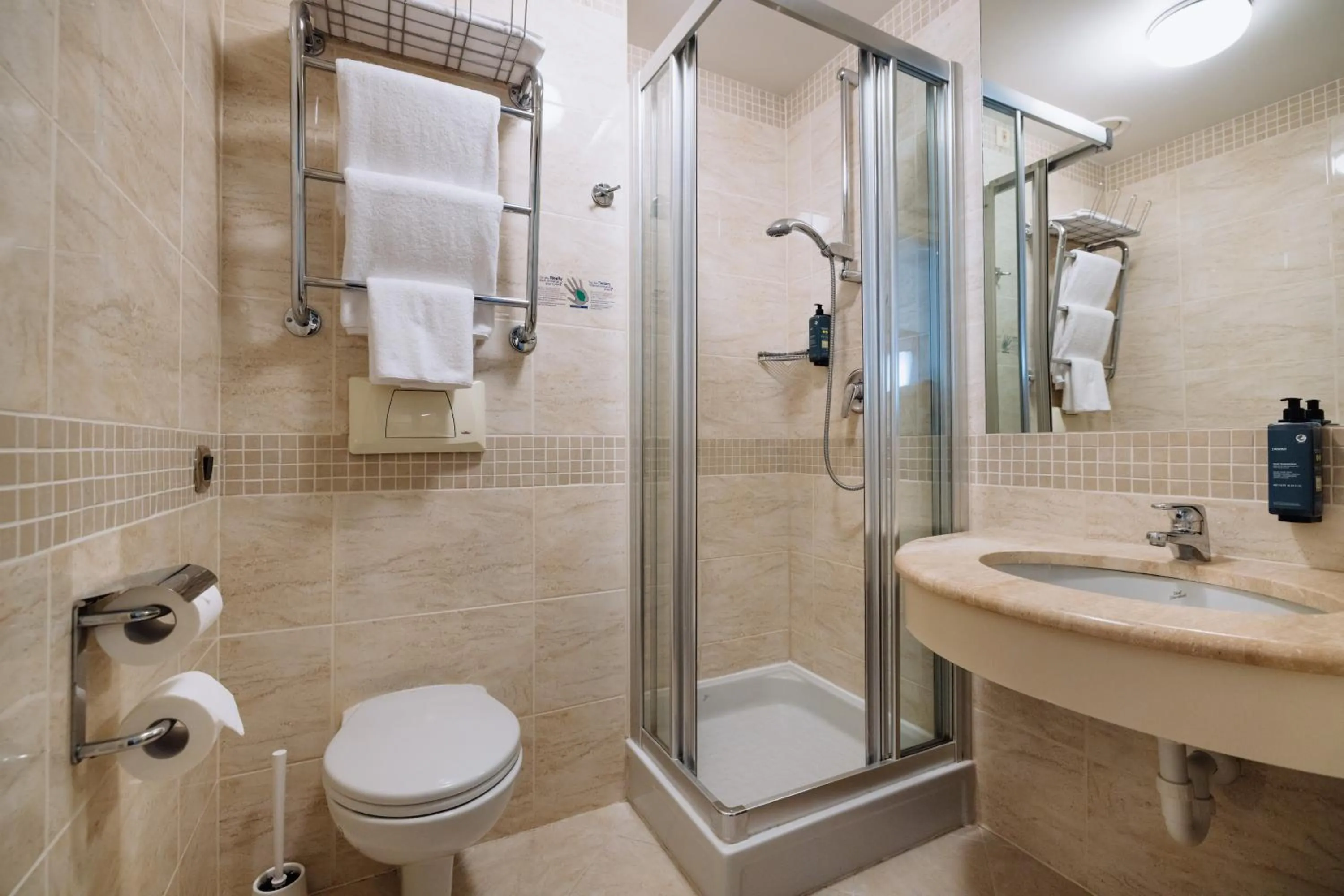 Shower in Hestia Hotel Jugend