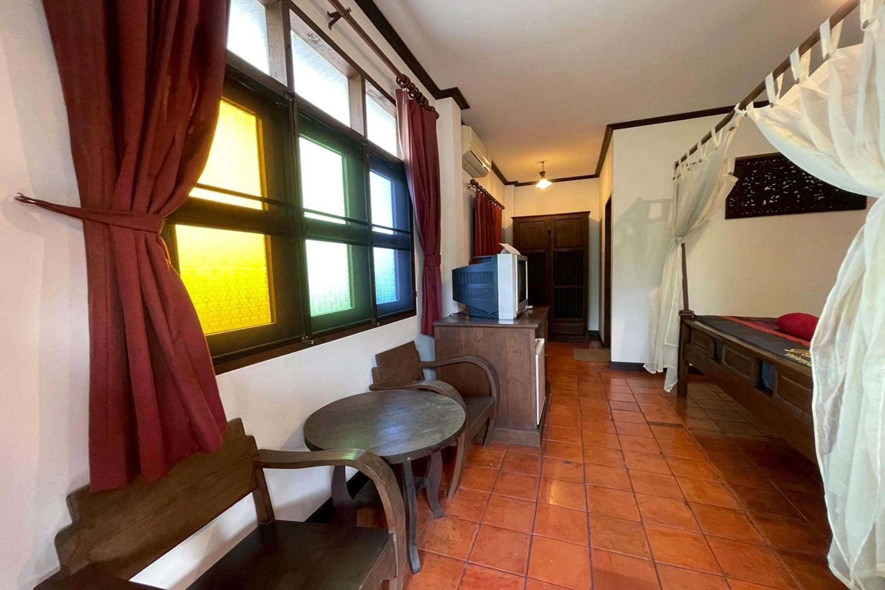 Seating area, Bed in The Royal Shilton Resort