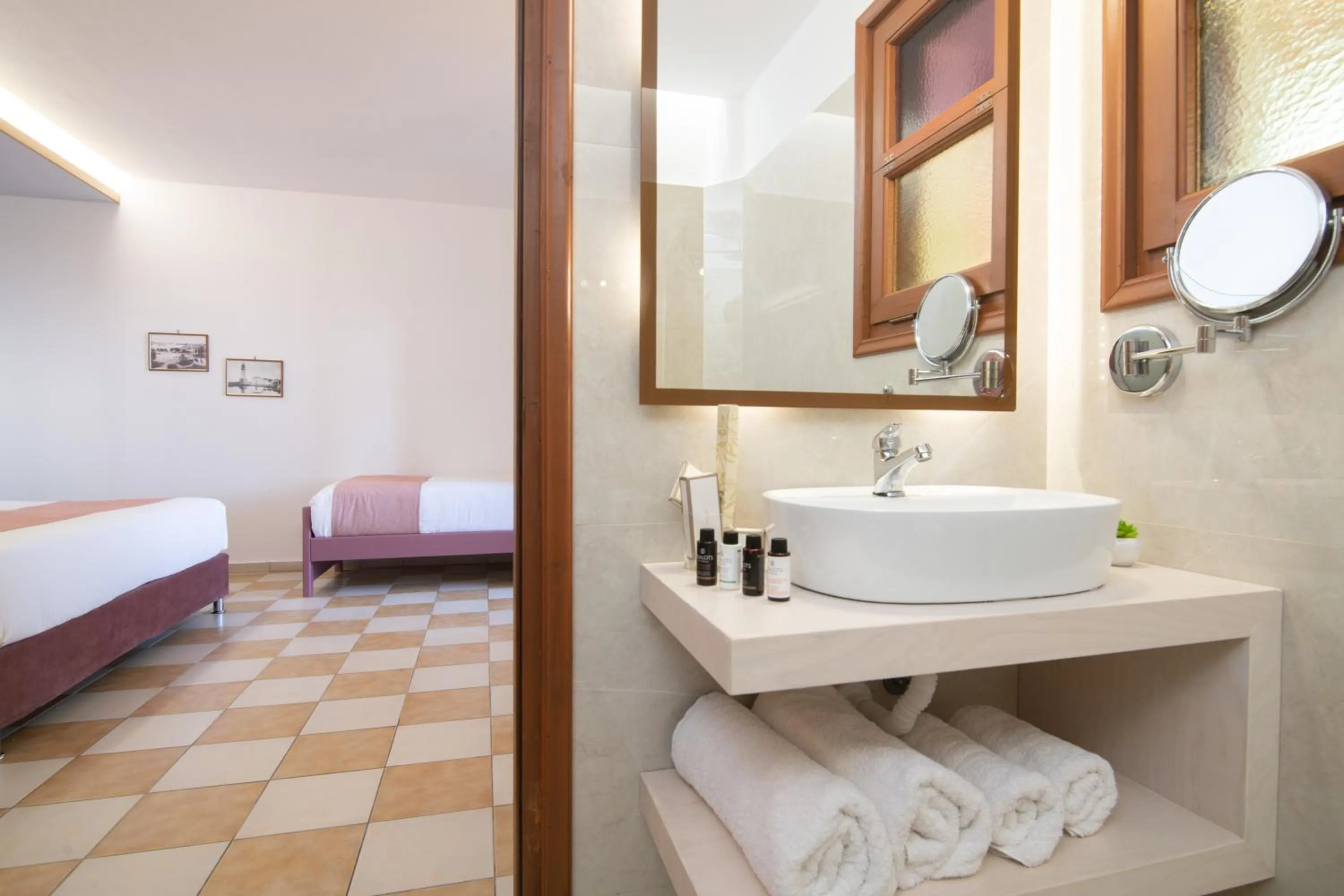 Bathroom, Bed in Sea View Village