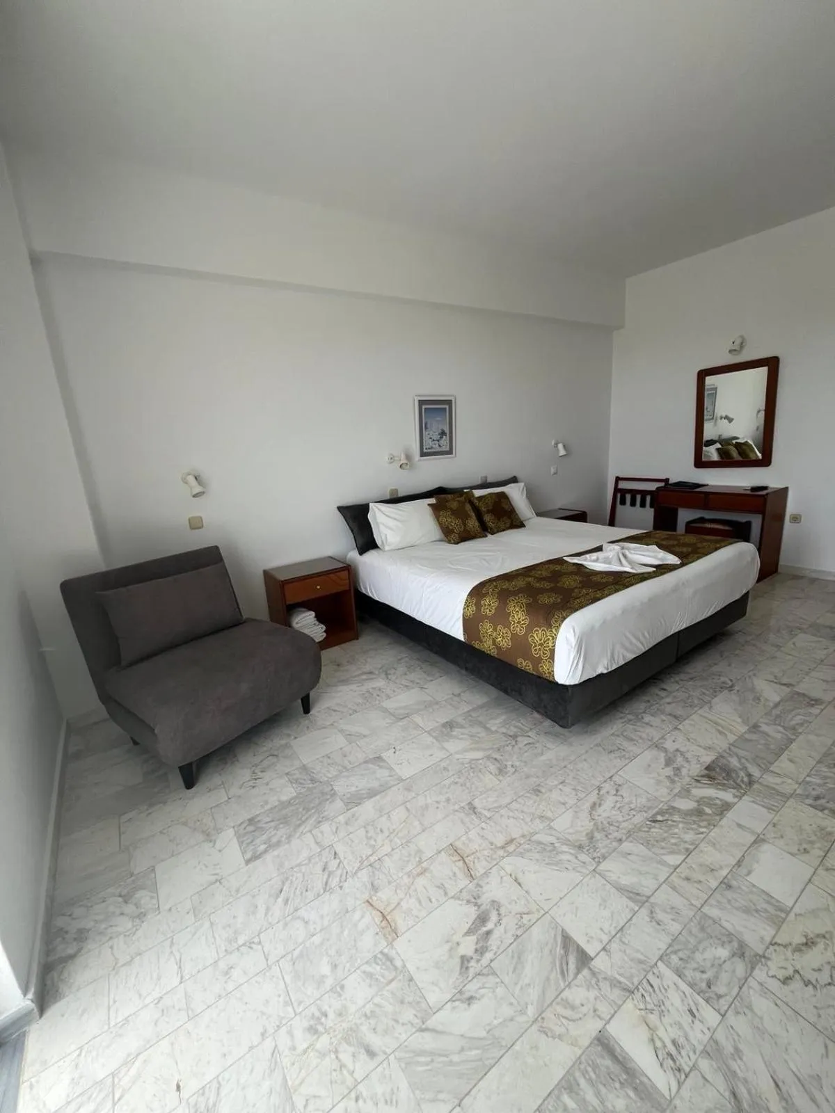 Vlycha Beach Apartments