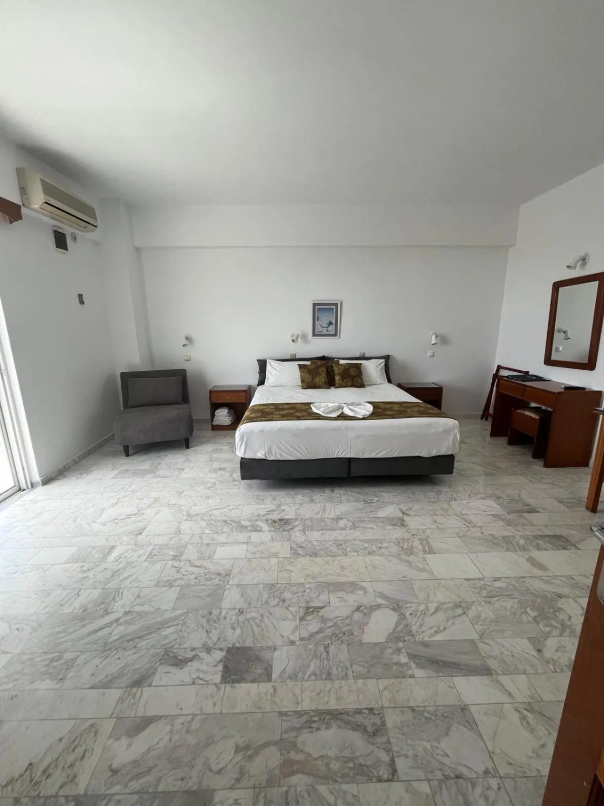 Vlycha Beach Apartments