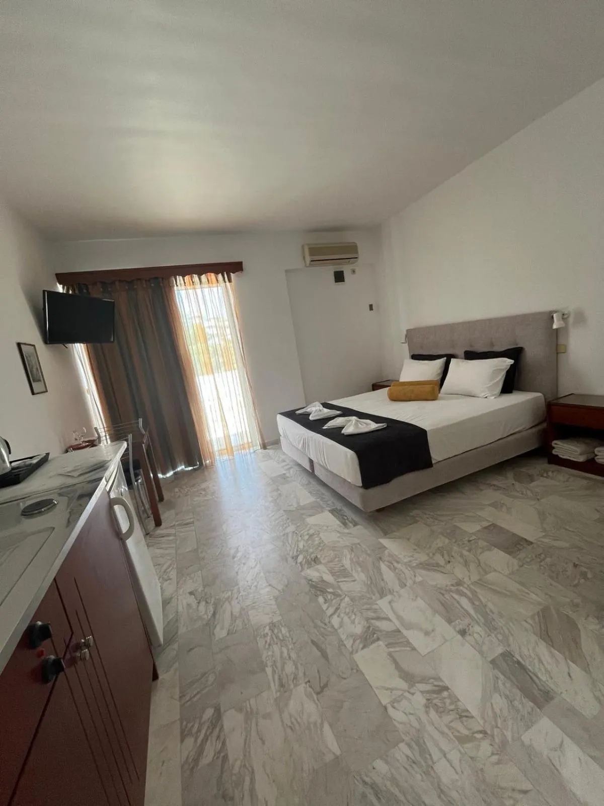 Vlycha Beach Apartments