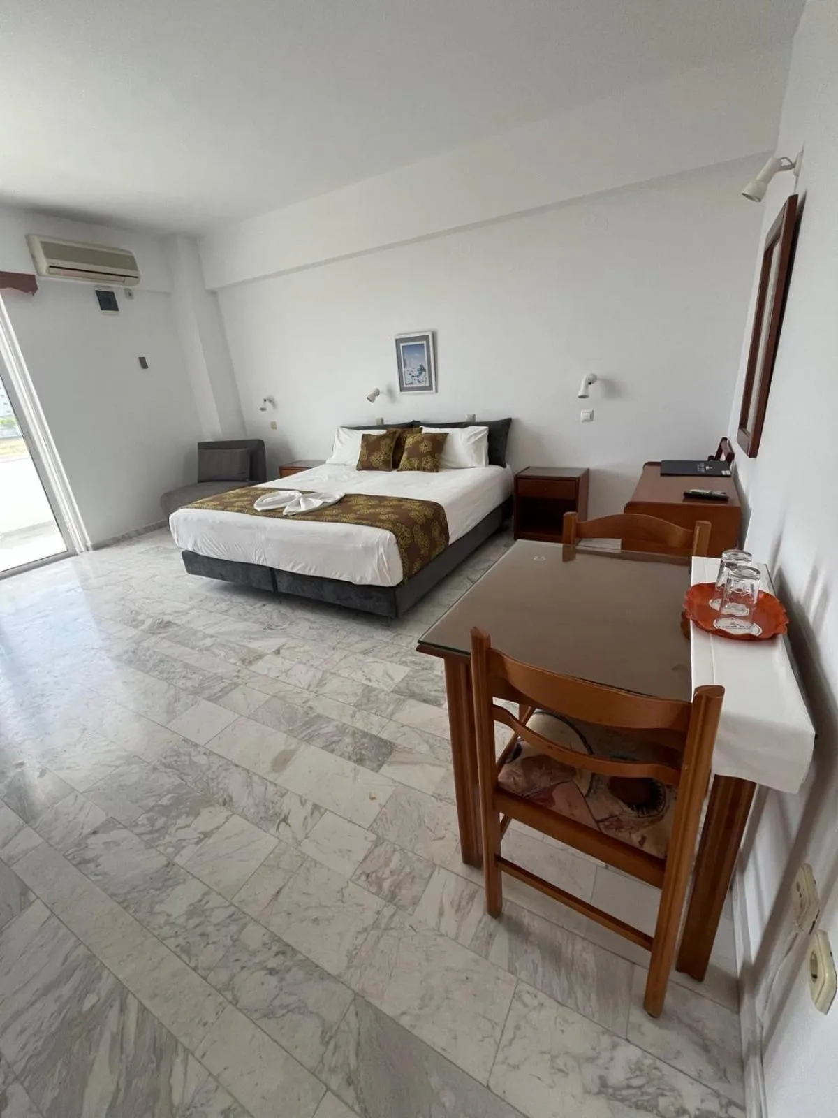 Vlycha Beach Apartments