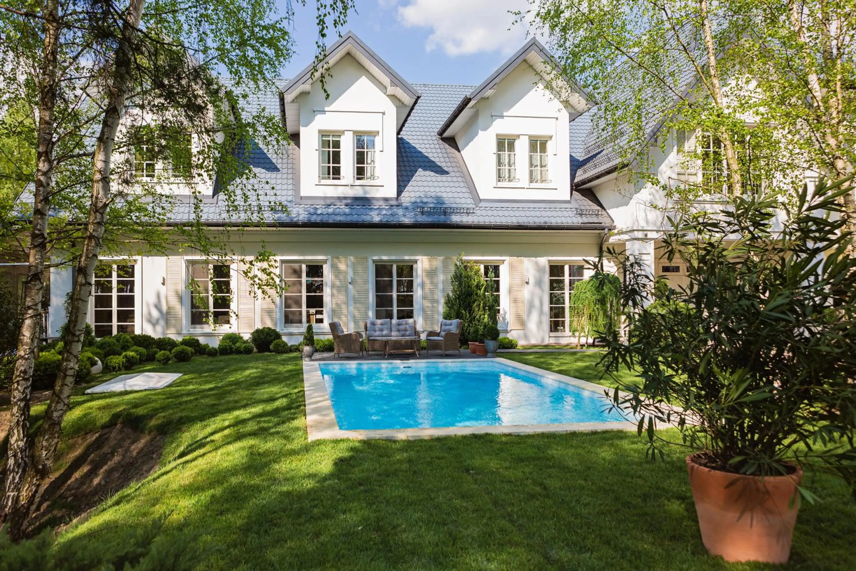 Swimming pool in Dwór Złotopolska Dolina Mansion House