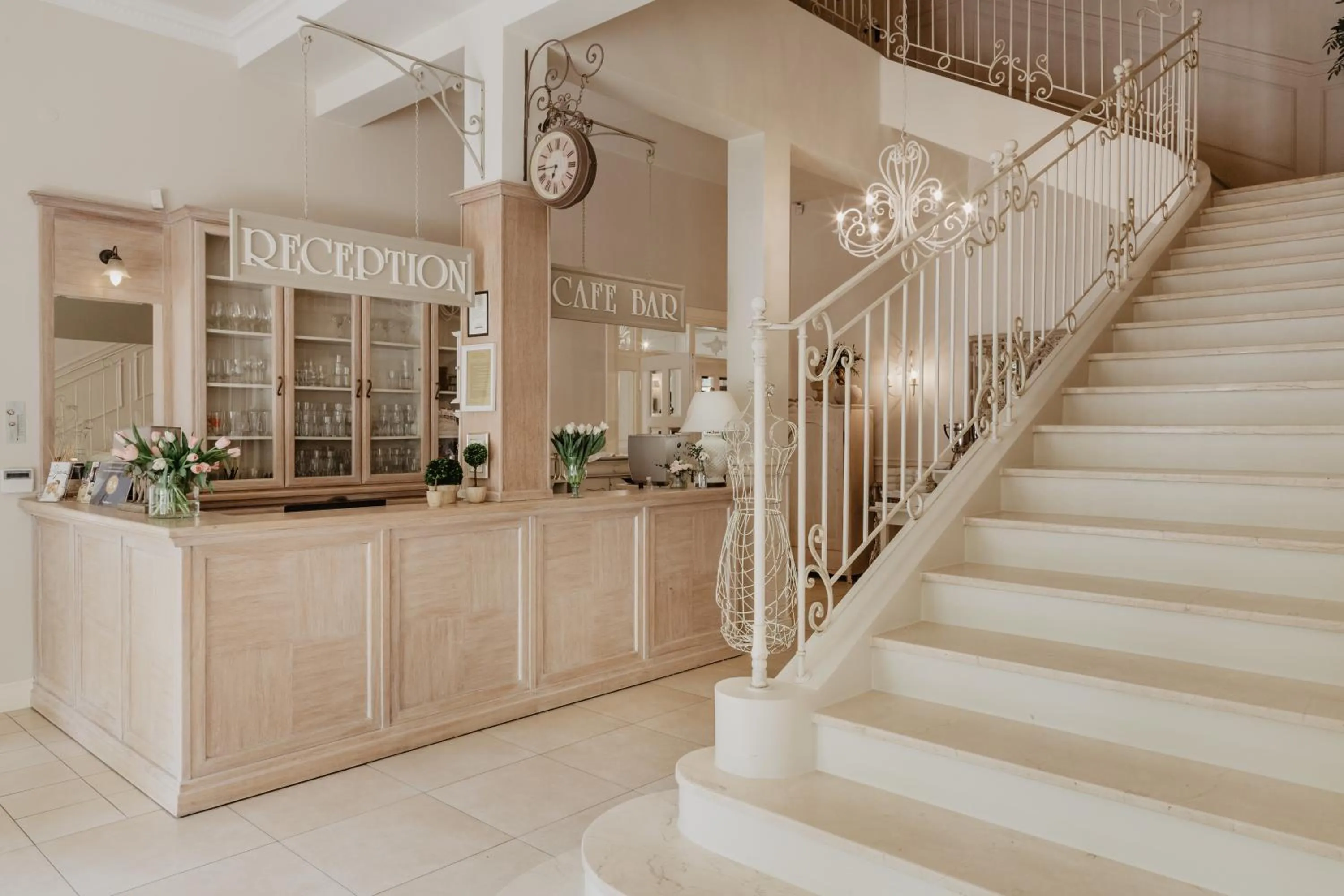 Lobby or reception in Dwór Złotopolska Dolina Mansion House