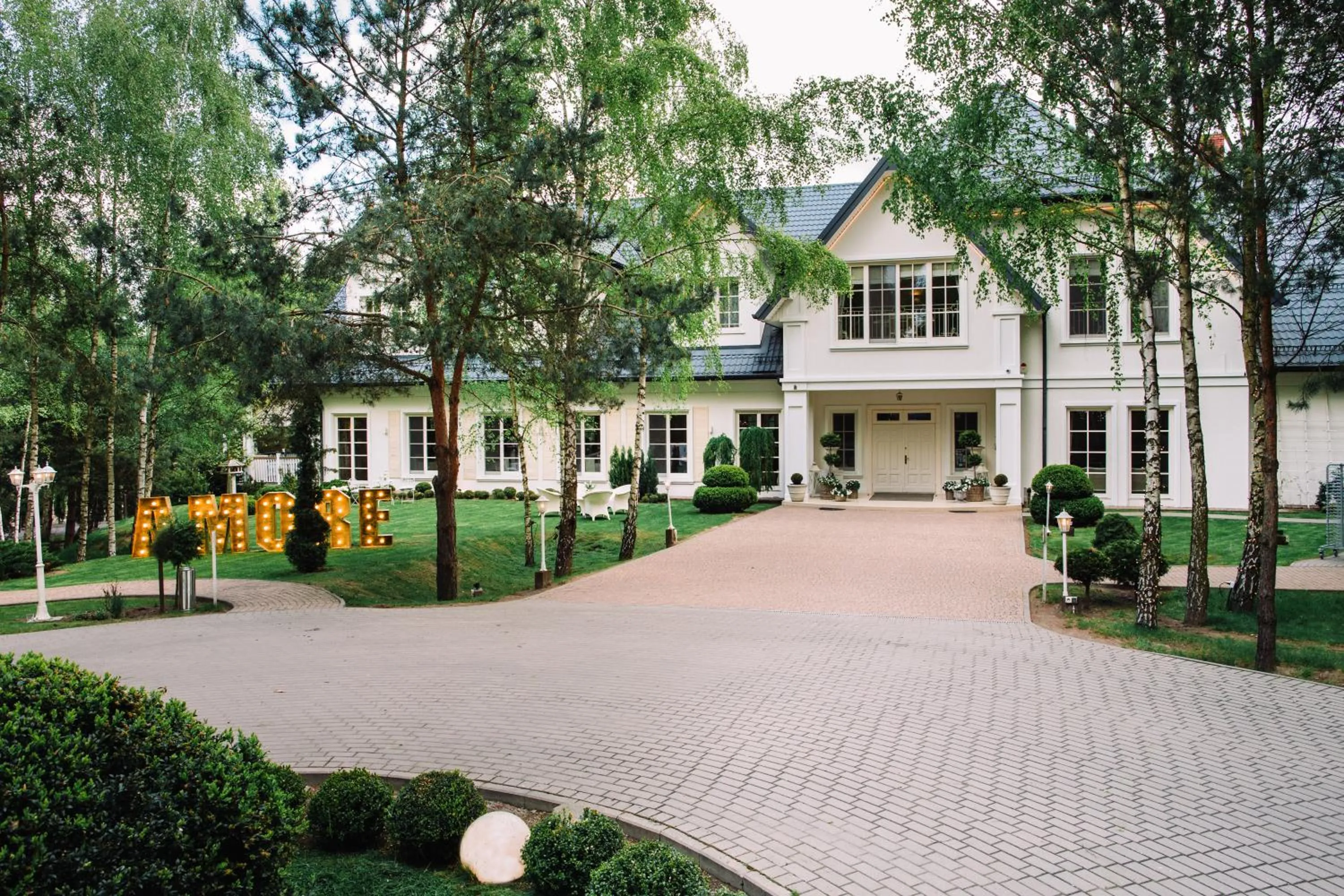 Property building in Dwór Złotopolska Dolina Mansion House
