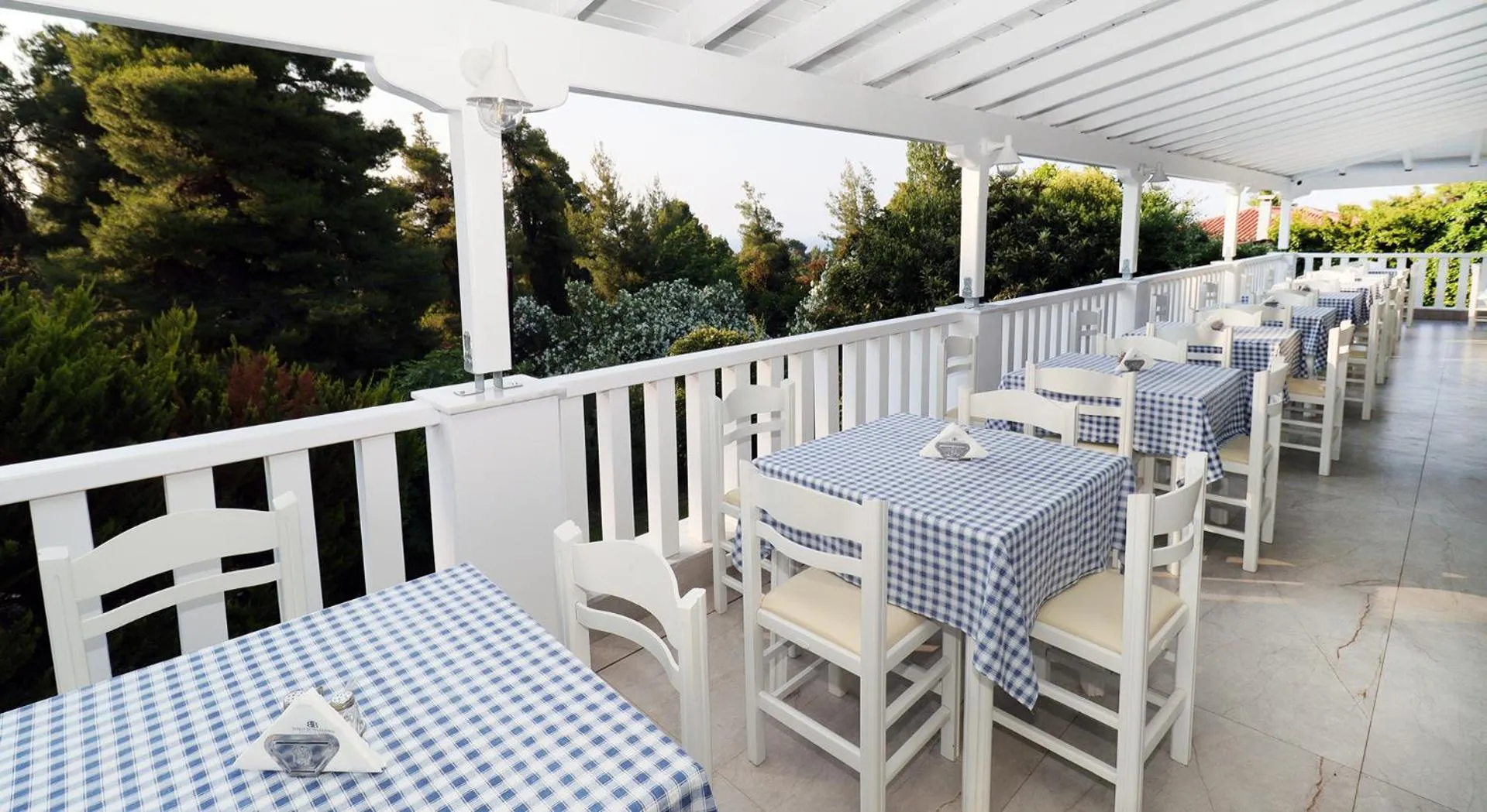 Restaurant/places to eat in Theo Bungalows Boutique Hotel