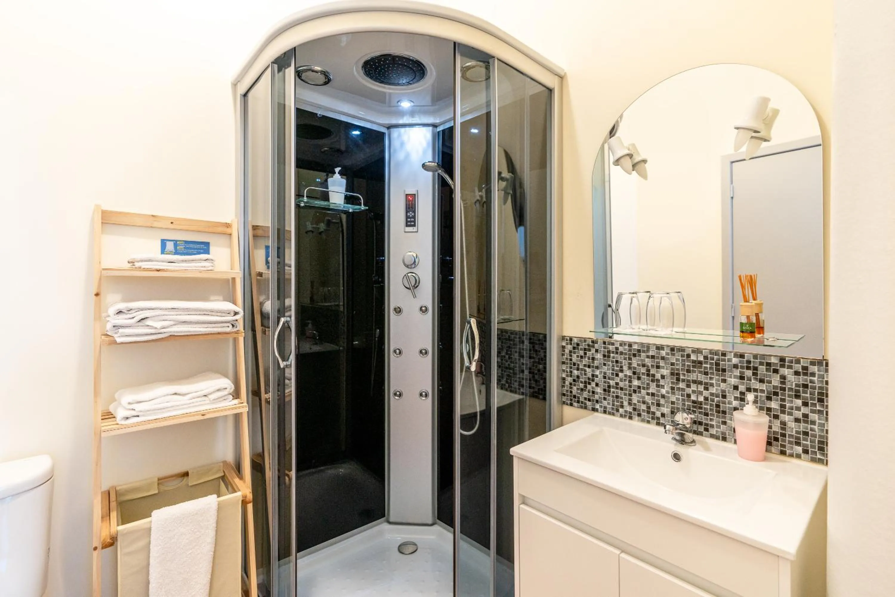 Shower in TarmarPlace