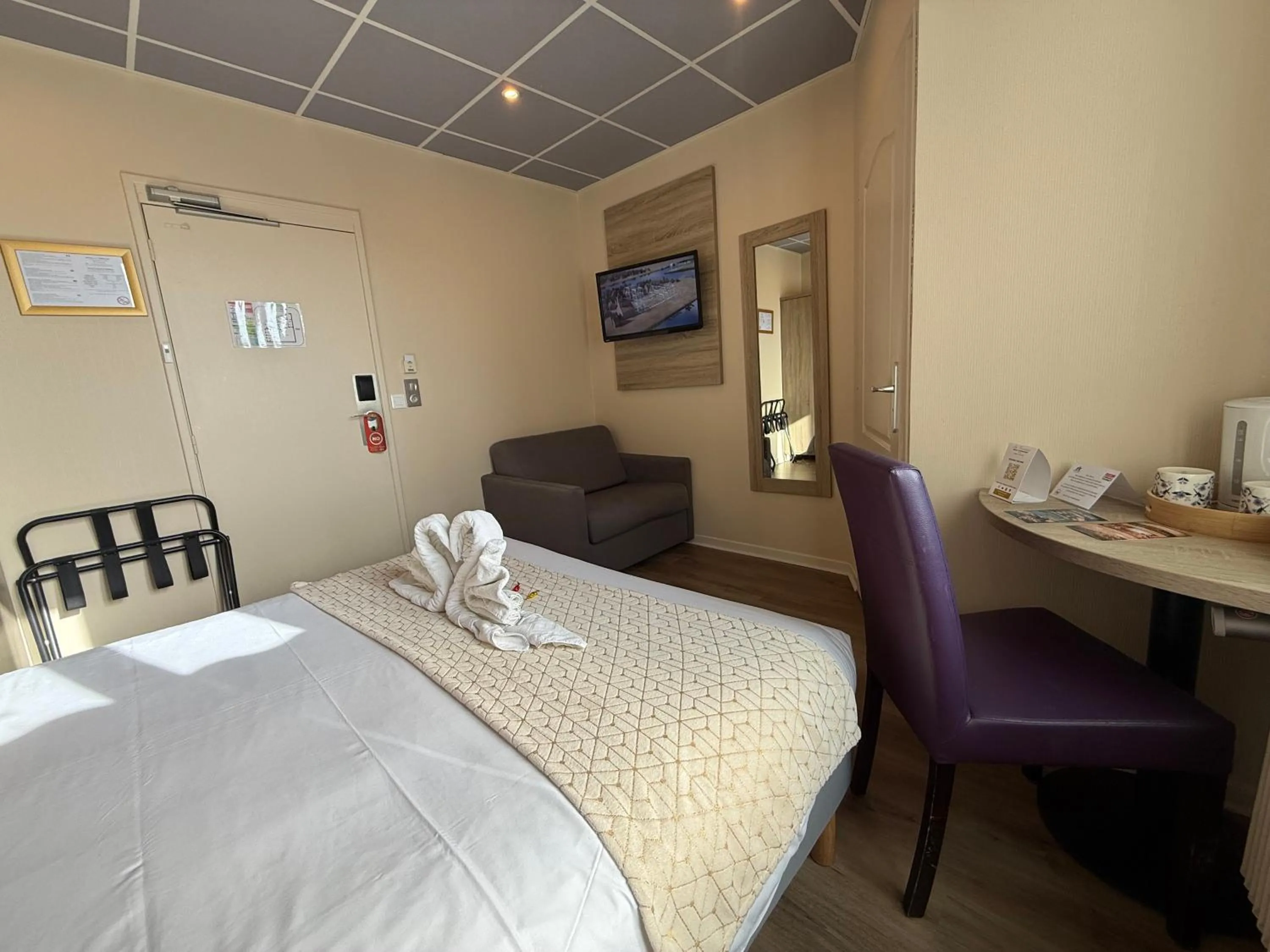 Photo of the whole room, Bed in Hotel de la Terrasse