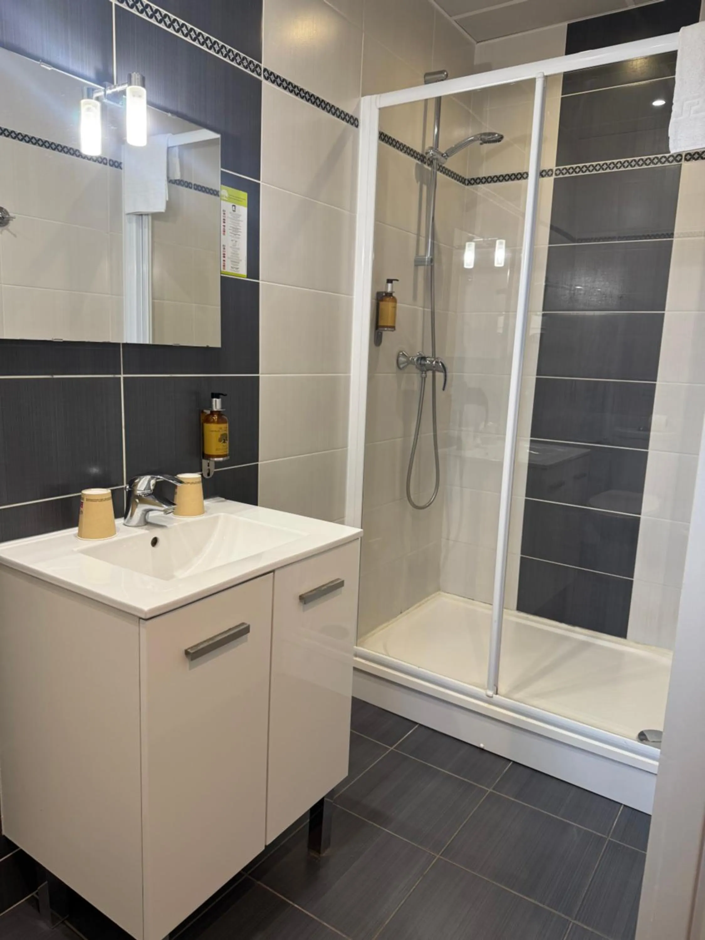 Shower in Hotel de la Terrasse