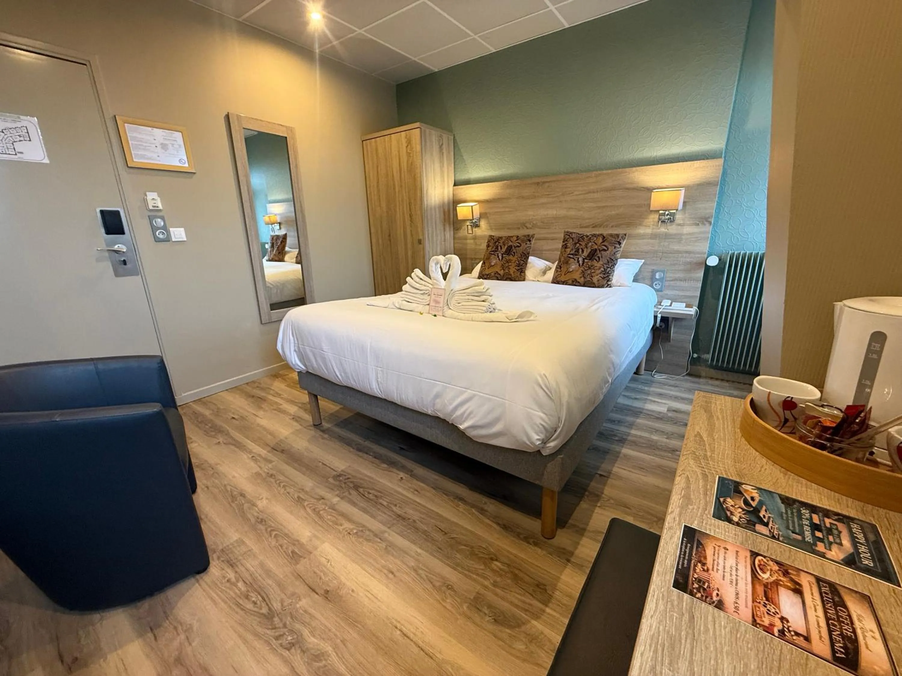 Photo of the whole room, Bed in Hotel de la Terrasse