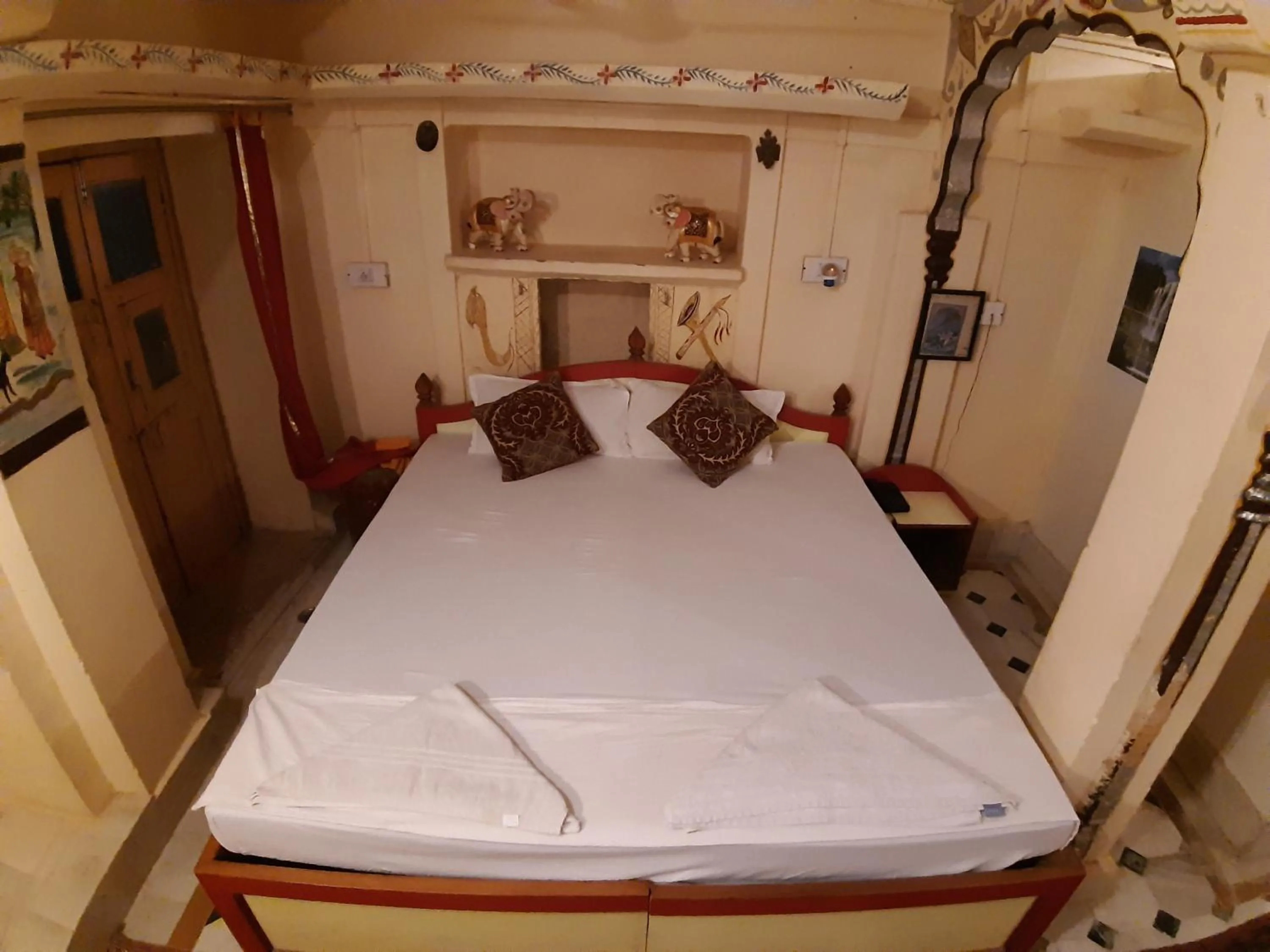 Bedroom, Bed in Hotel Paradise