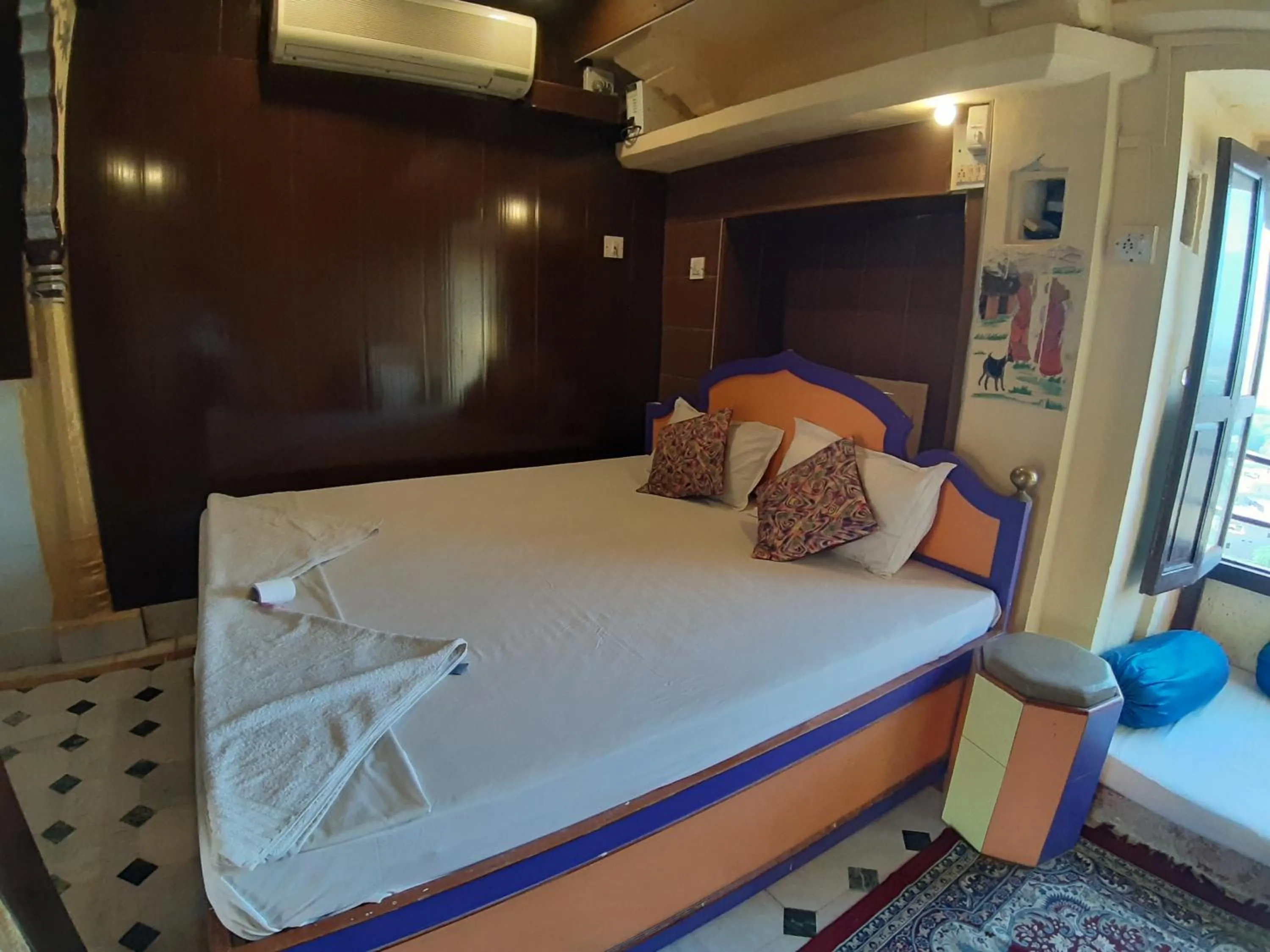 Bed in Hotel Paradise