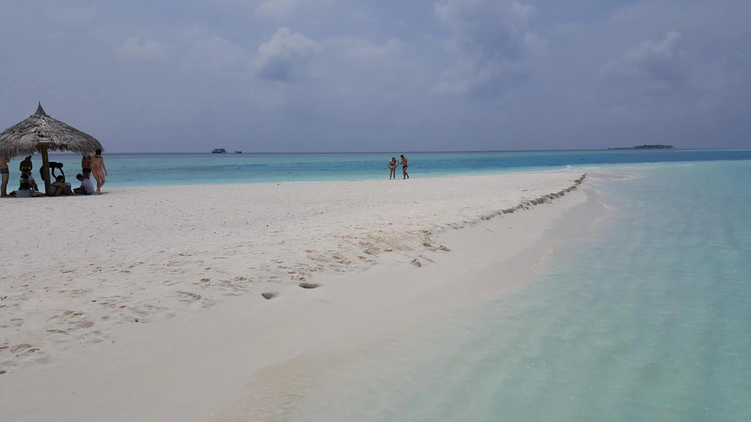Beach in Madivaru Kro