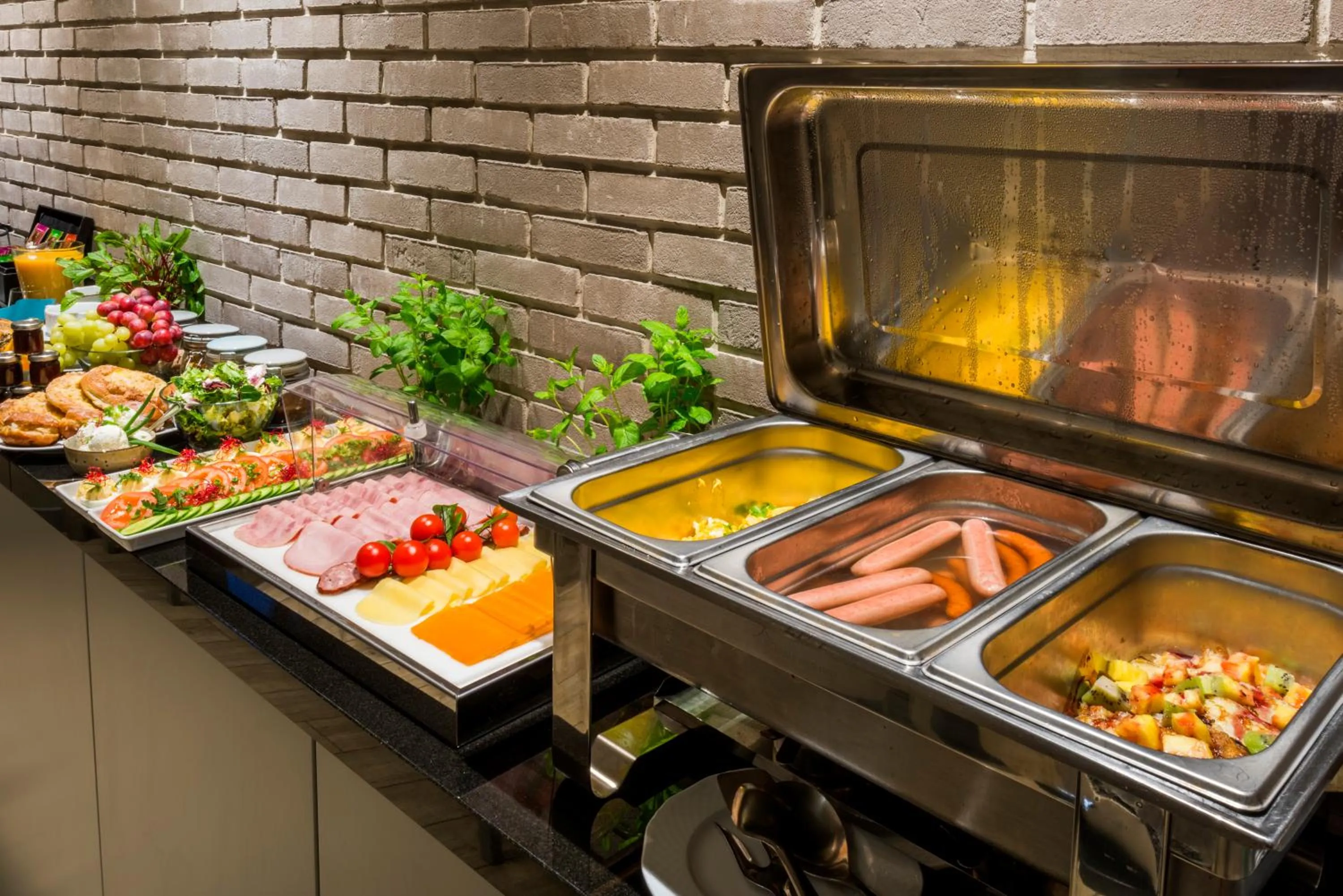 Buffet breakfast in Dworek 1885