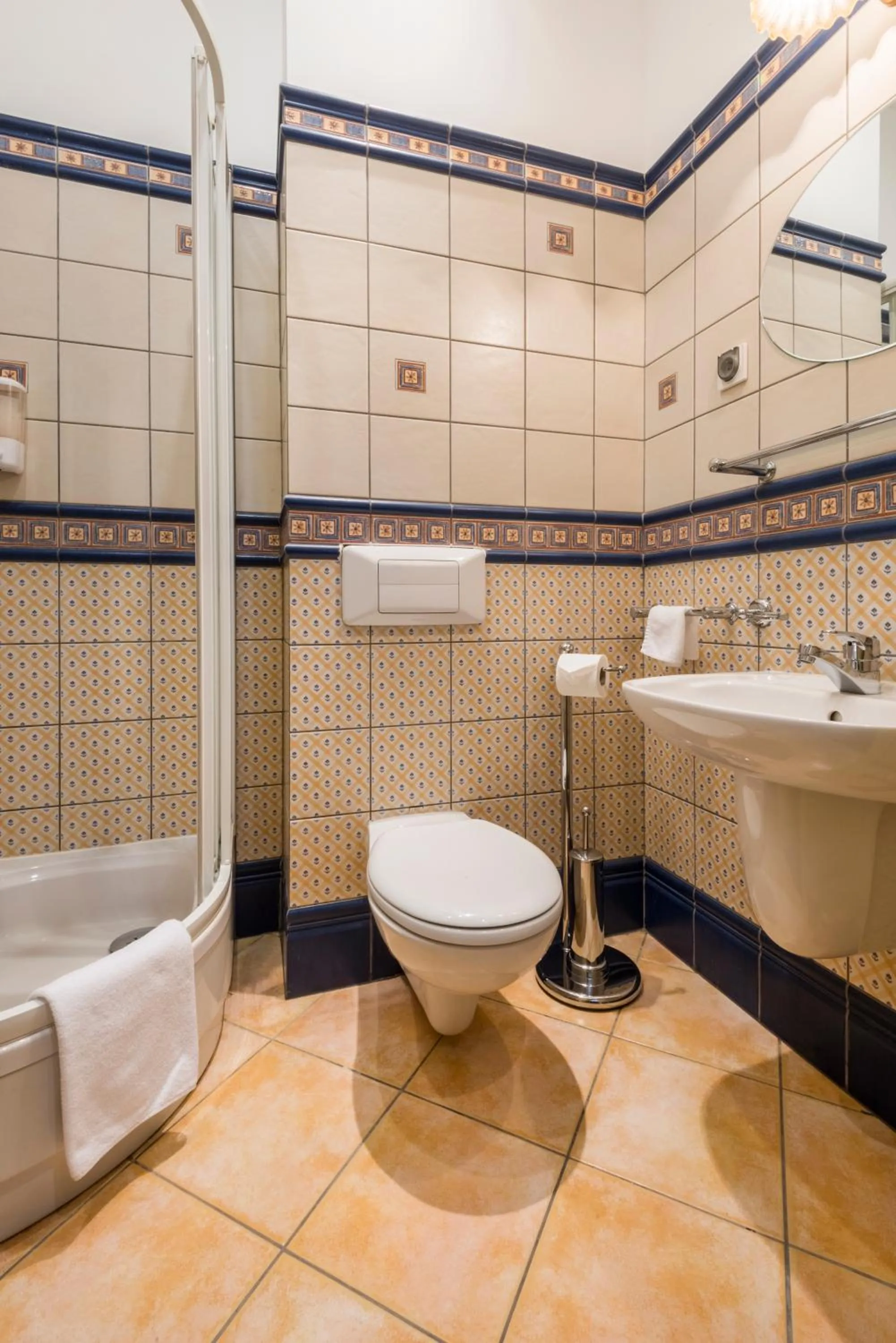 Bathroom in Dworek 1885