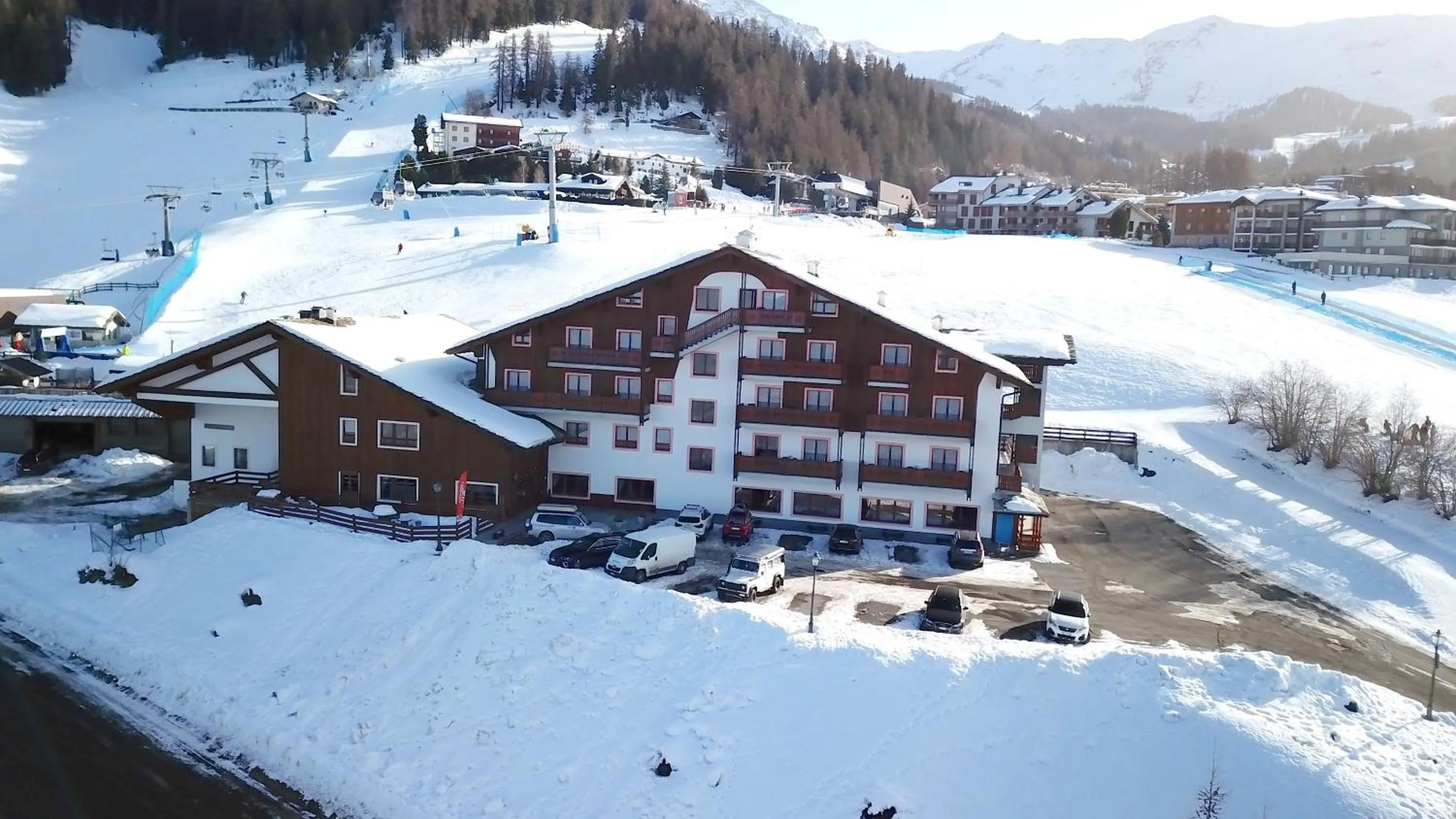 Property building in Etoile De Neige