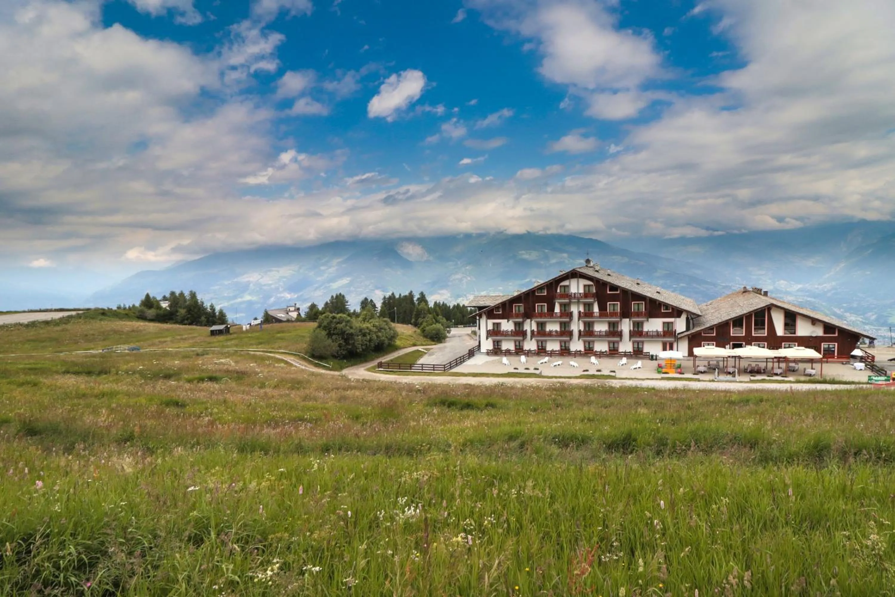 Property building in Etoile De Neige