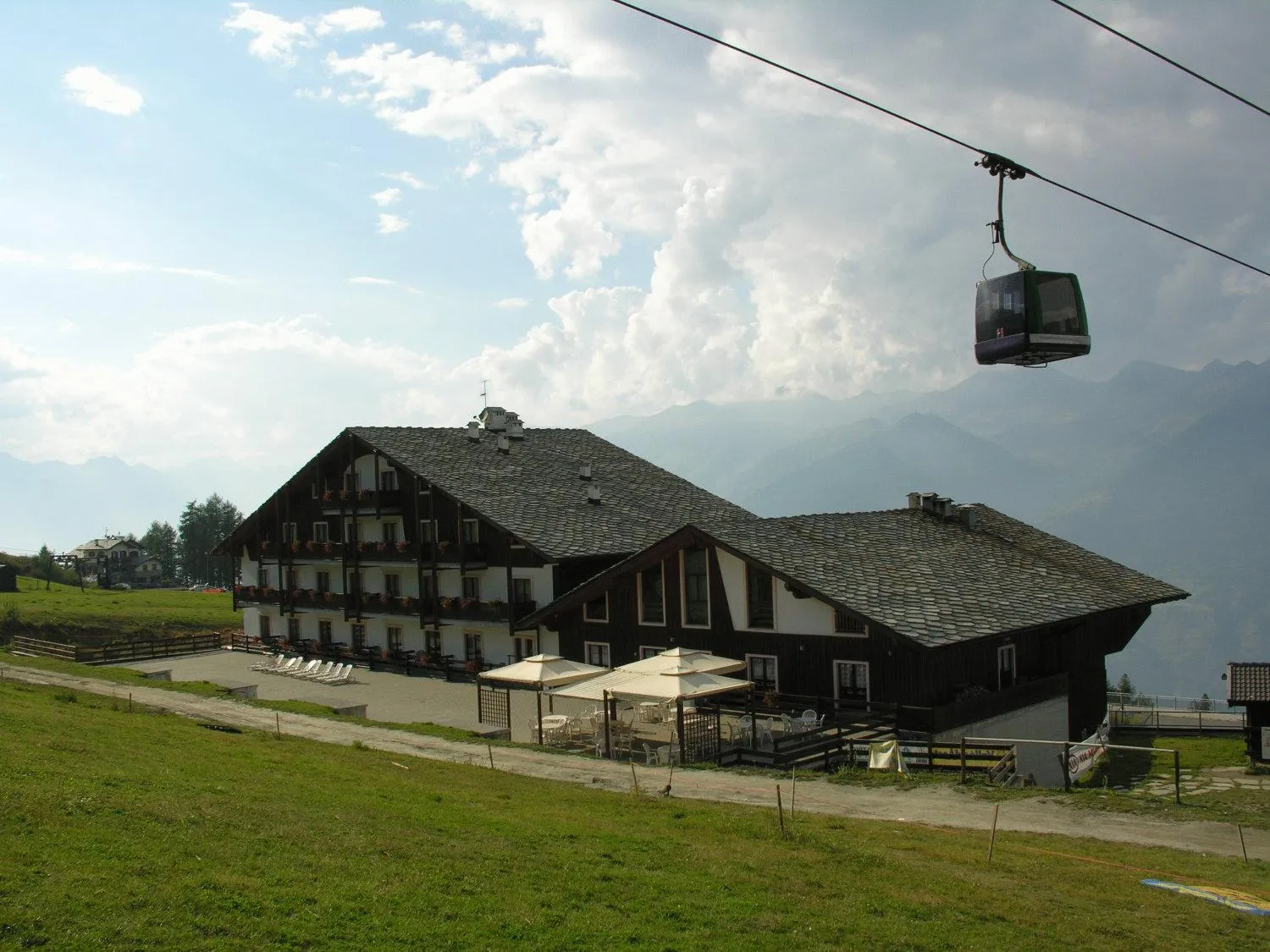 Property building in Etoile De Neige