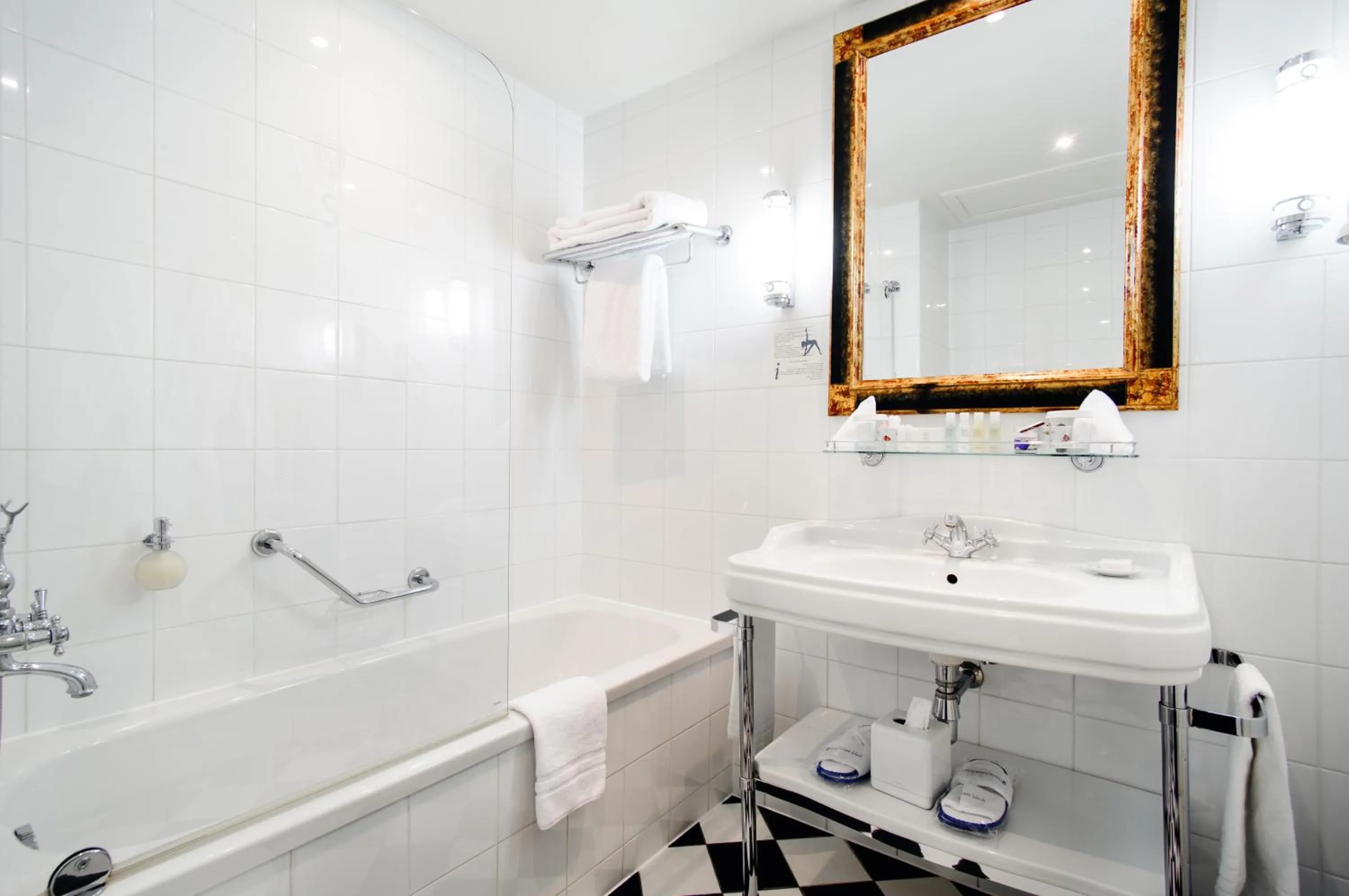 Shower in Grand Palace Hotel - Small Luxury Hotels of the World