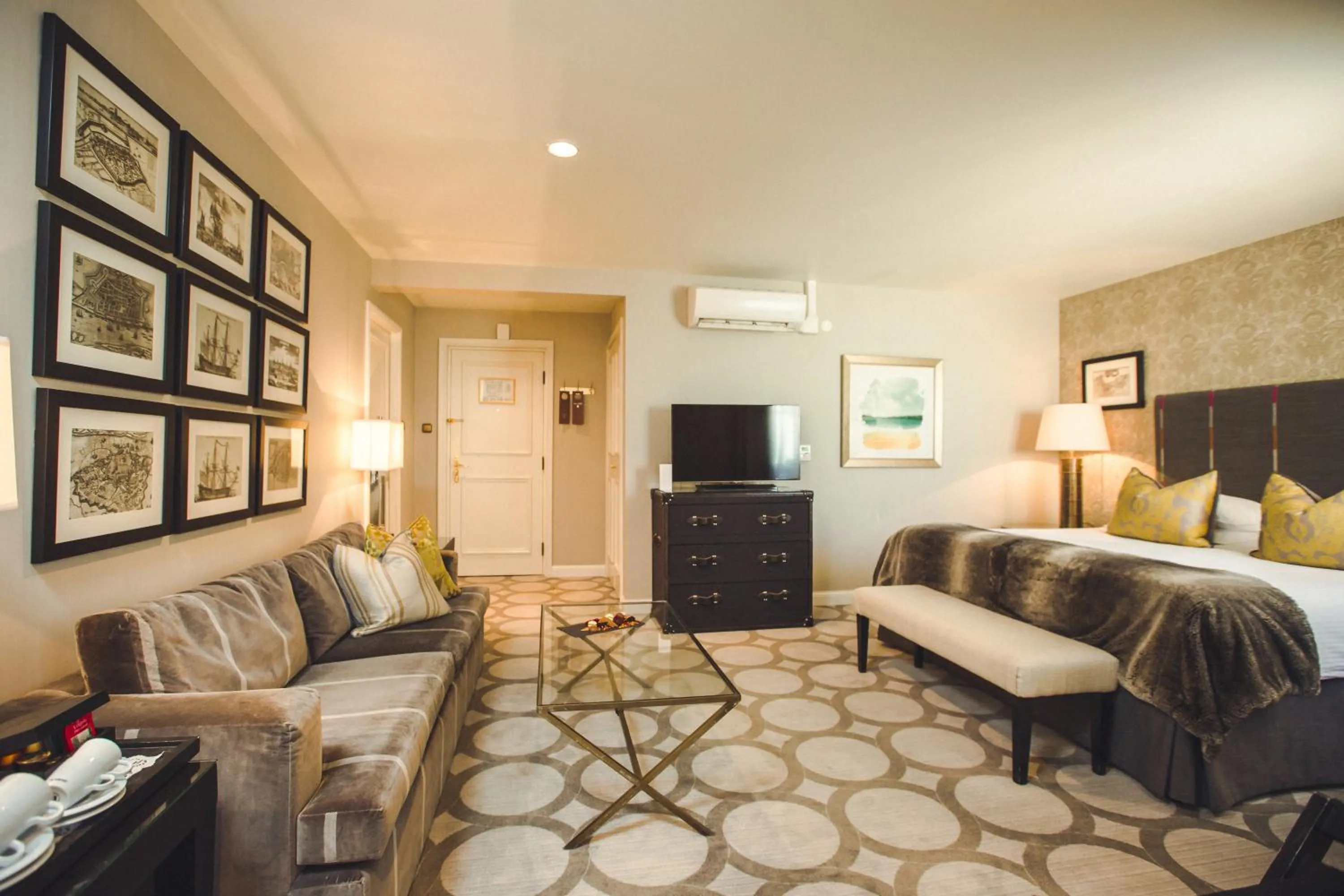 TV and multimedia, Bed in Grand Palace Hotel - Small Luxury Hotels of the World