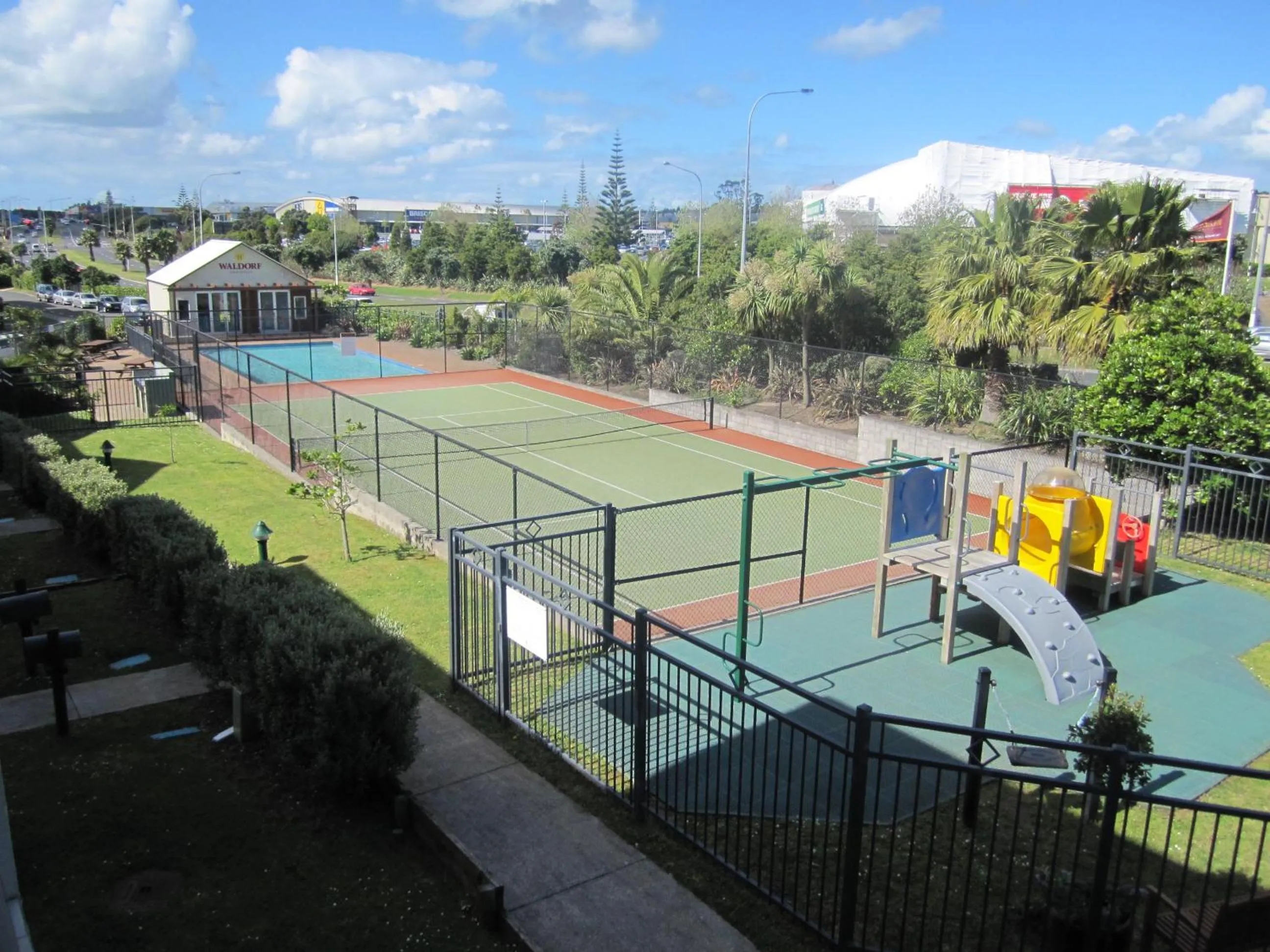 Tennis court in Castle Newhaven