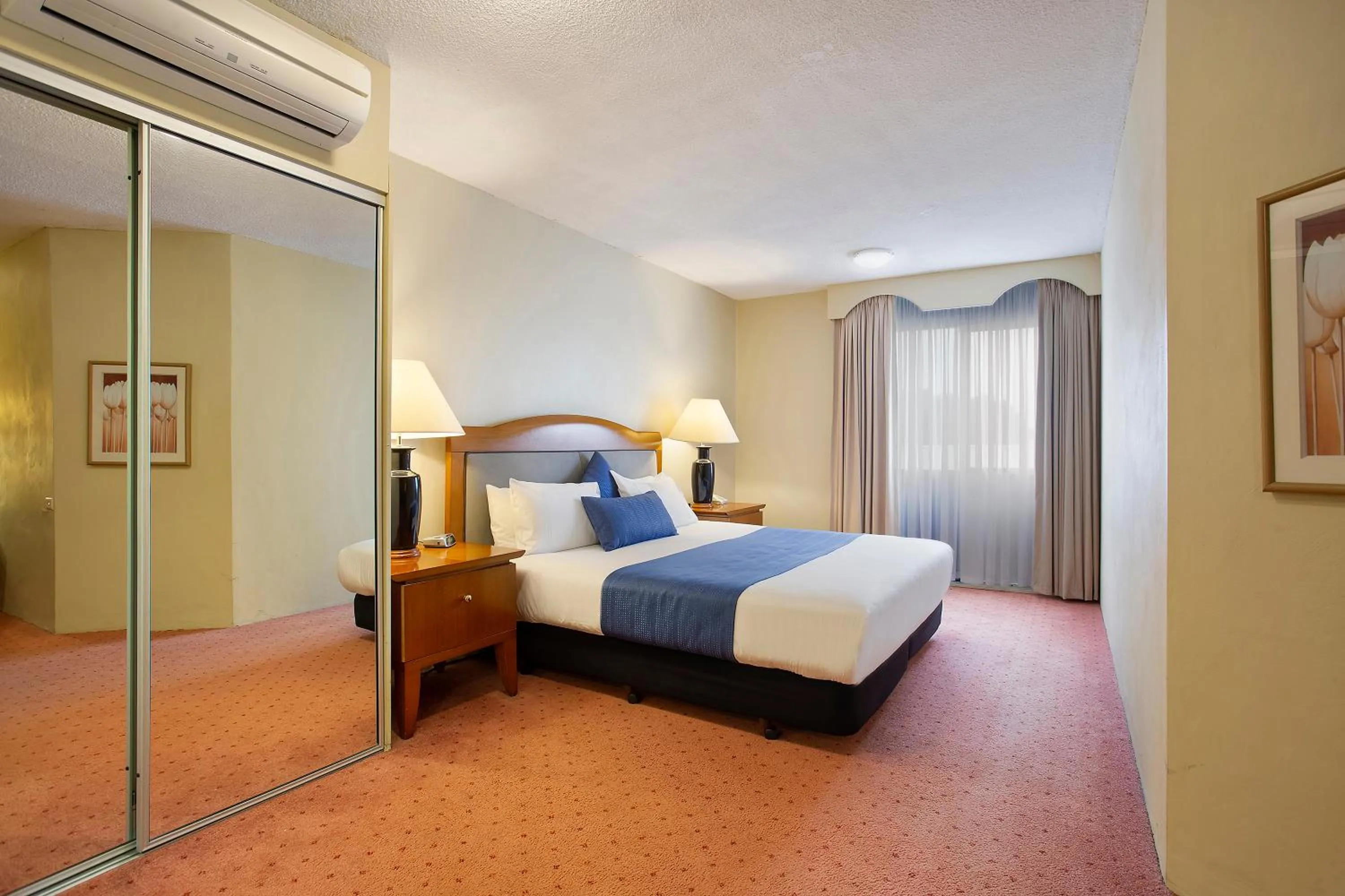 Bed in Central Court Motel Warrnambool