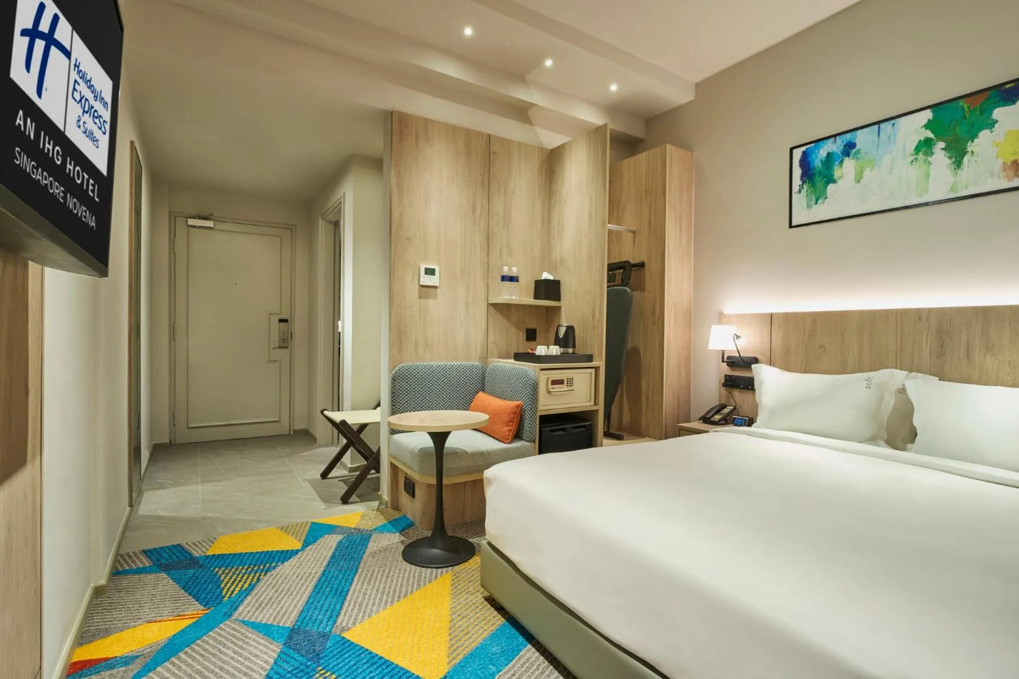 Photo of the whole room, Bed in Holiday Inn Express & Suites Singapore Novena by IHG