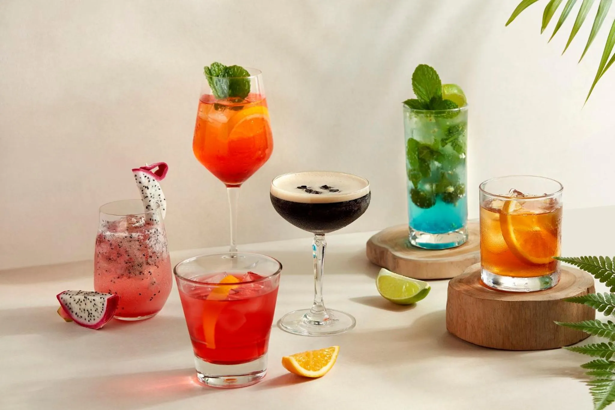 Lounge or bar in Holiday Inn Express & Suites Singapore Novena by IHG