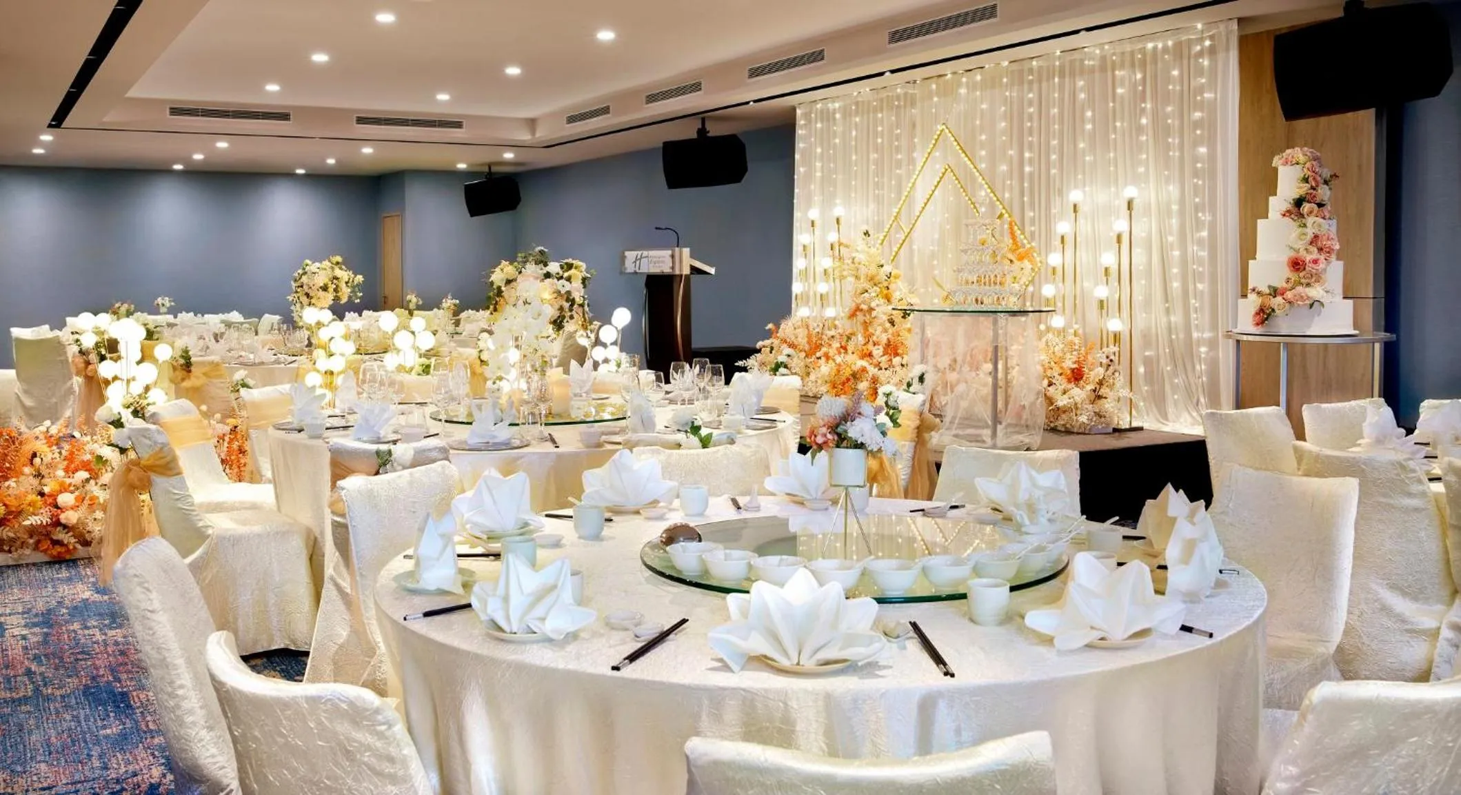 Meeting/conference room in Holiday Inn Express & Suites Singapore Novena by IHG