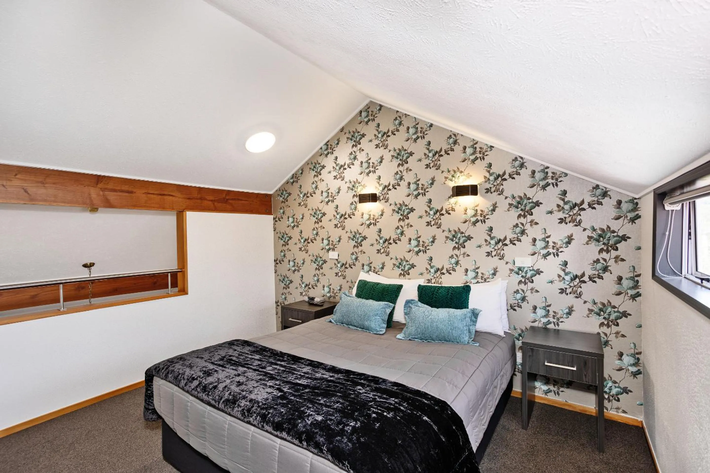 Bed in Balmoral Lodge Motel