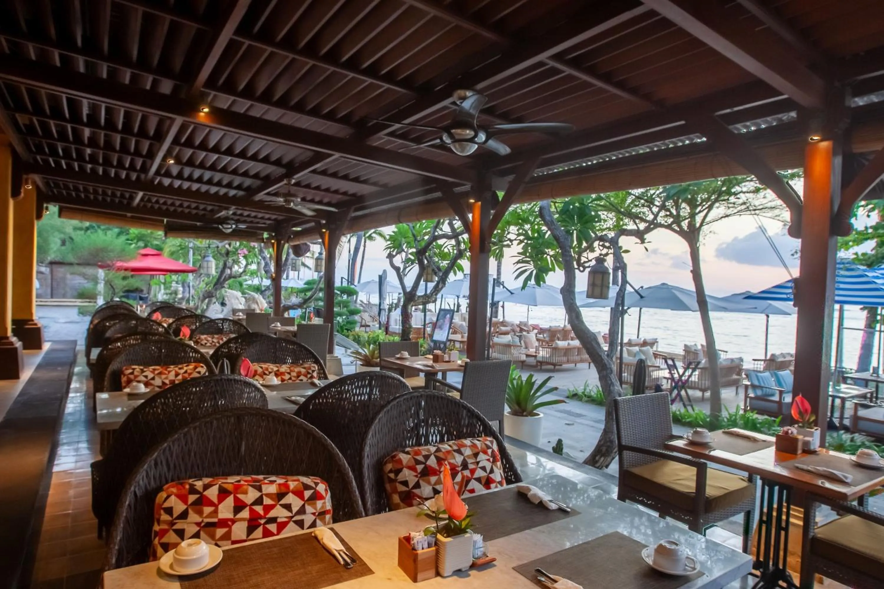 Restaurant/places to eat in Griya Santrian a Beach Resort And Spa