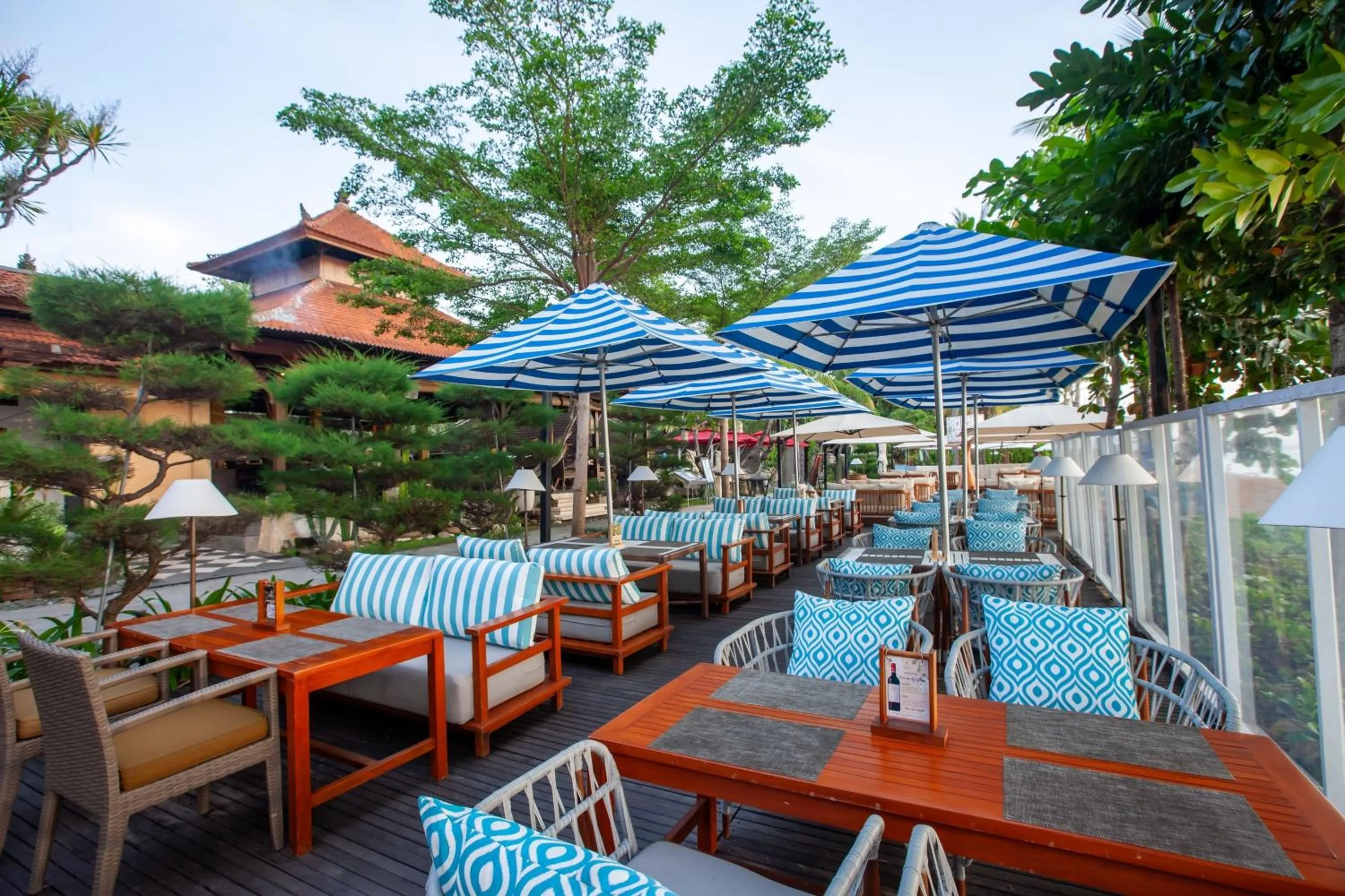 Restaurant/places to eat in Griya Santrian a Beach Resort And Spa