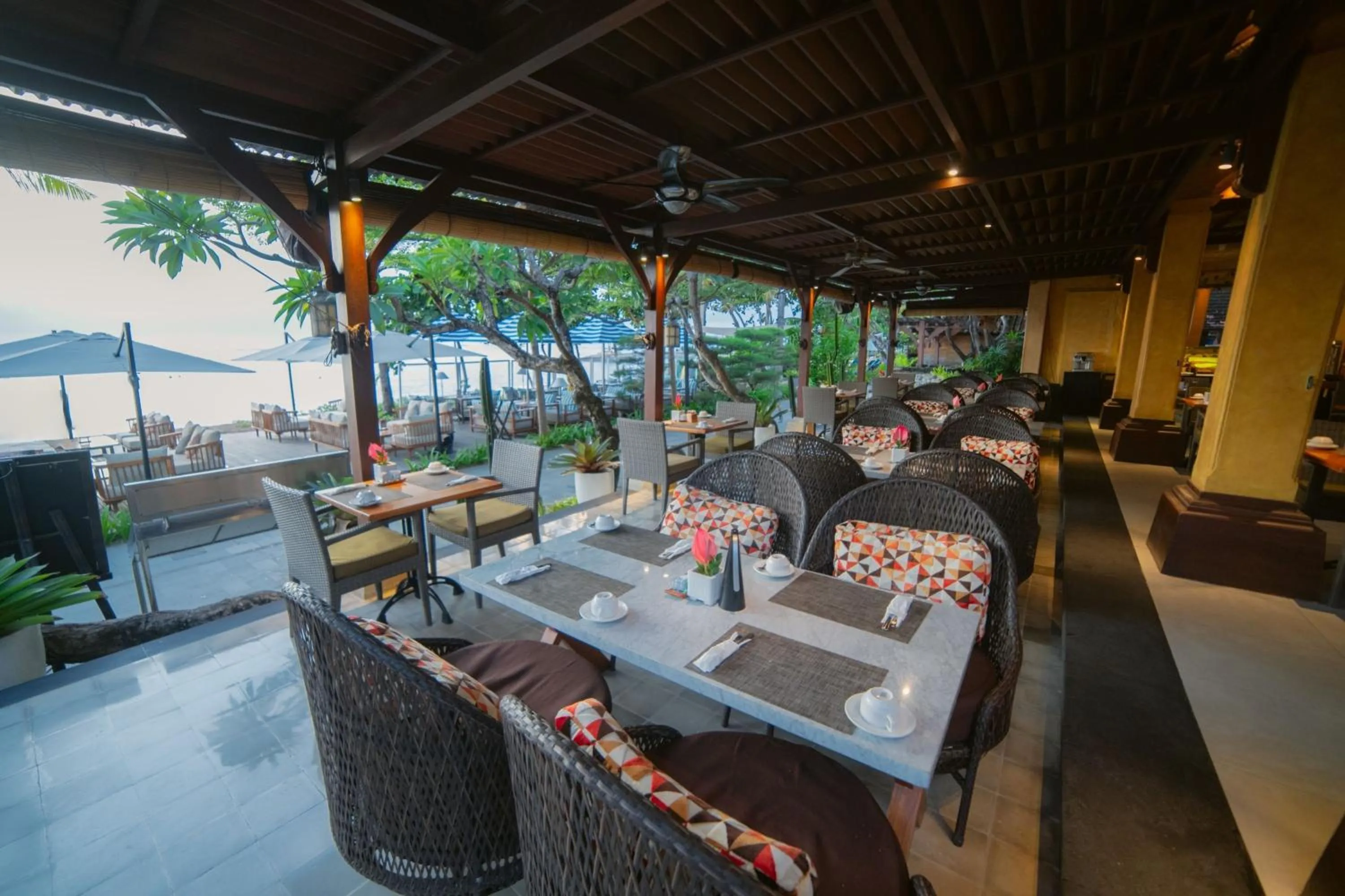 Restaurant/places to eat in Griya Santrian a Beach Resort And Spa