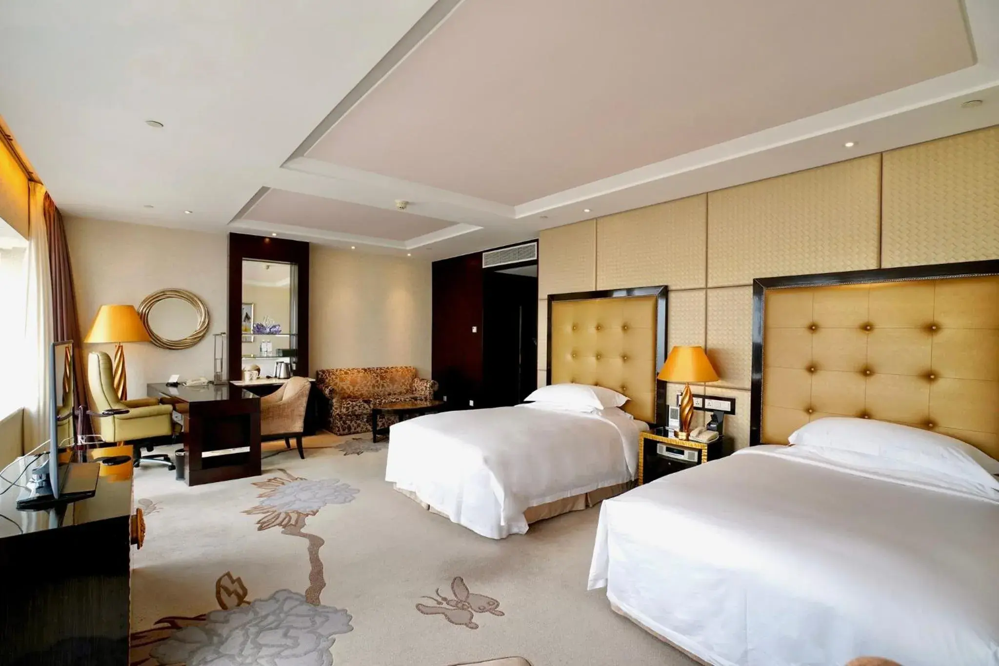 Classic Double Room with Two Double Beds - High Floor in InterContinental Dalian by IHG Classic Double Room with Two Double Beds - High Floor in InterContinental Dalian by IHG