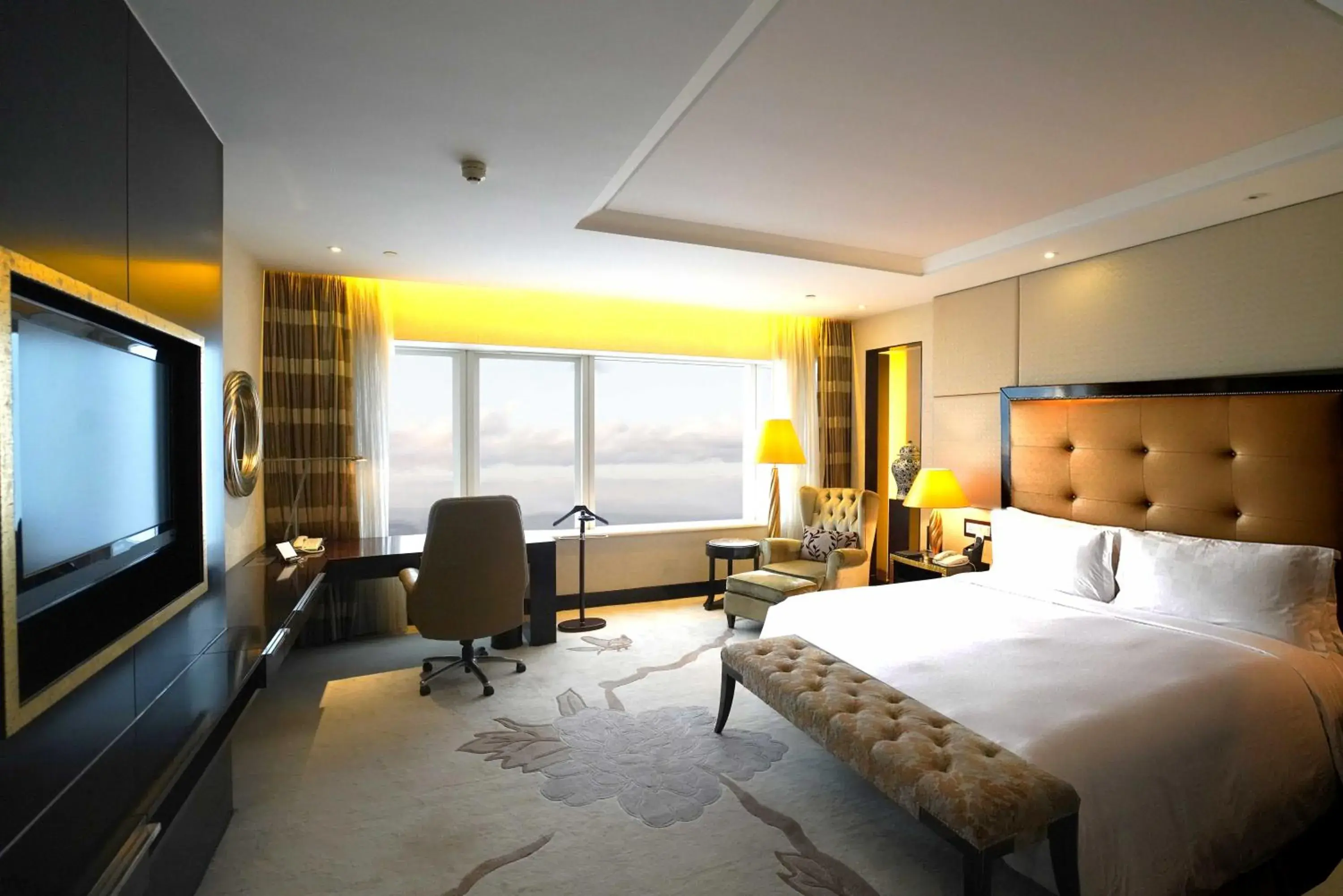 Premium King Room - Lounge Access in InterContinental Dalian by IHG Premium King Room - Lounge Access in InterContinental Dalian by IHG