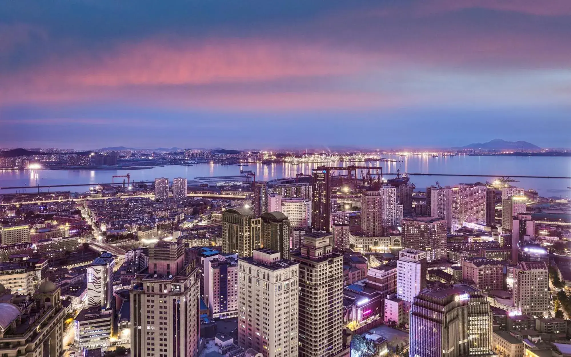 Premium King Room with Sea View - Lounge Access in InterContinental Dalian by IHG Premium King Room with Sea View - Lounge Access in InterContinental Dalian by IHG