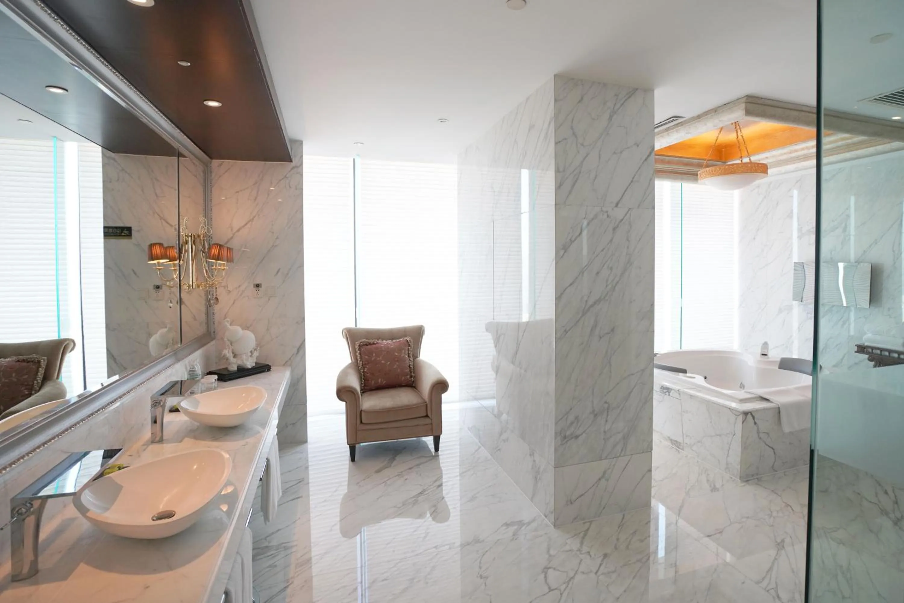 Bathroom in InterContinental Dalian by IHG