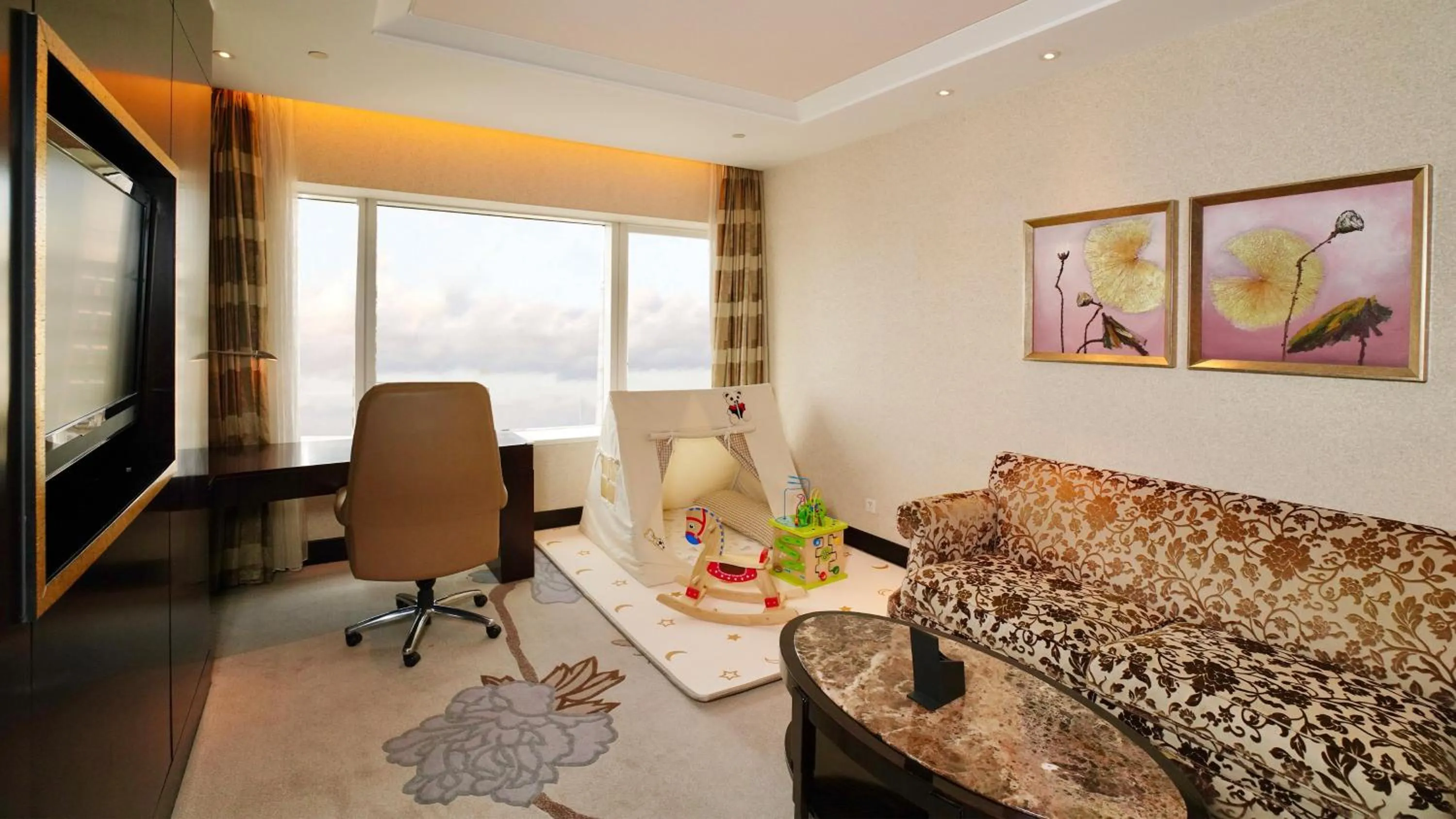 Photo of the whole room in InterContinental Dalian by IHG