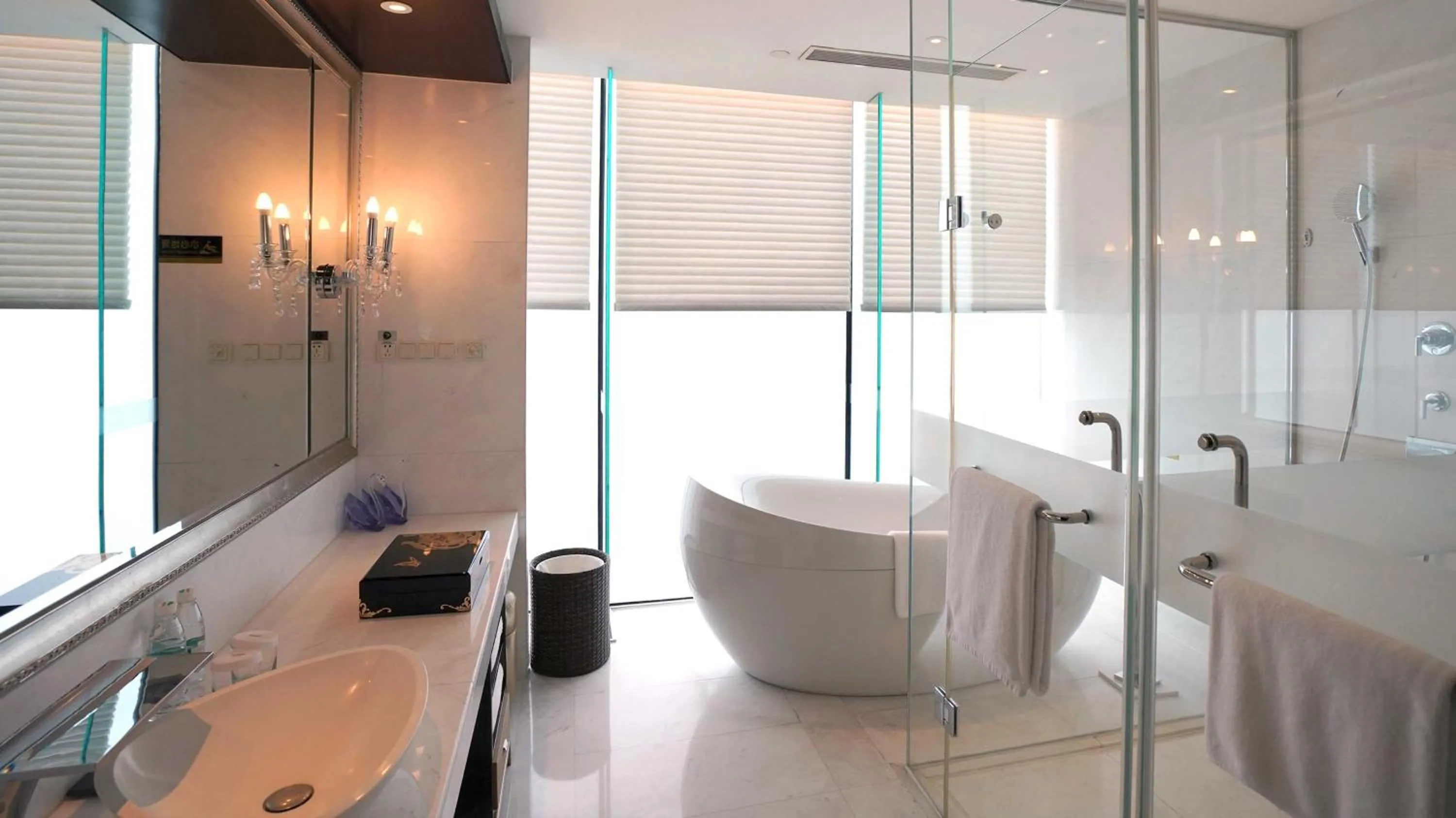 Photo of the whole room in InterContinental Dalian by IHG