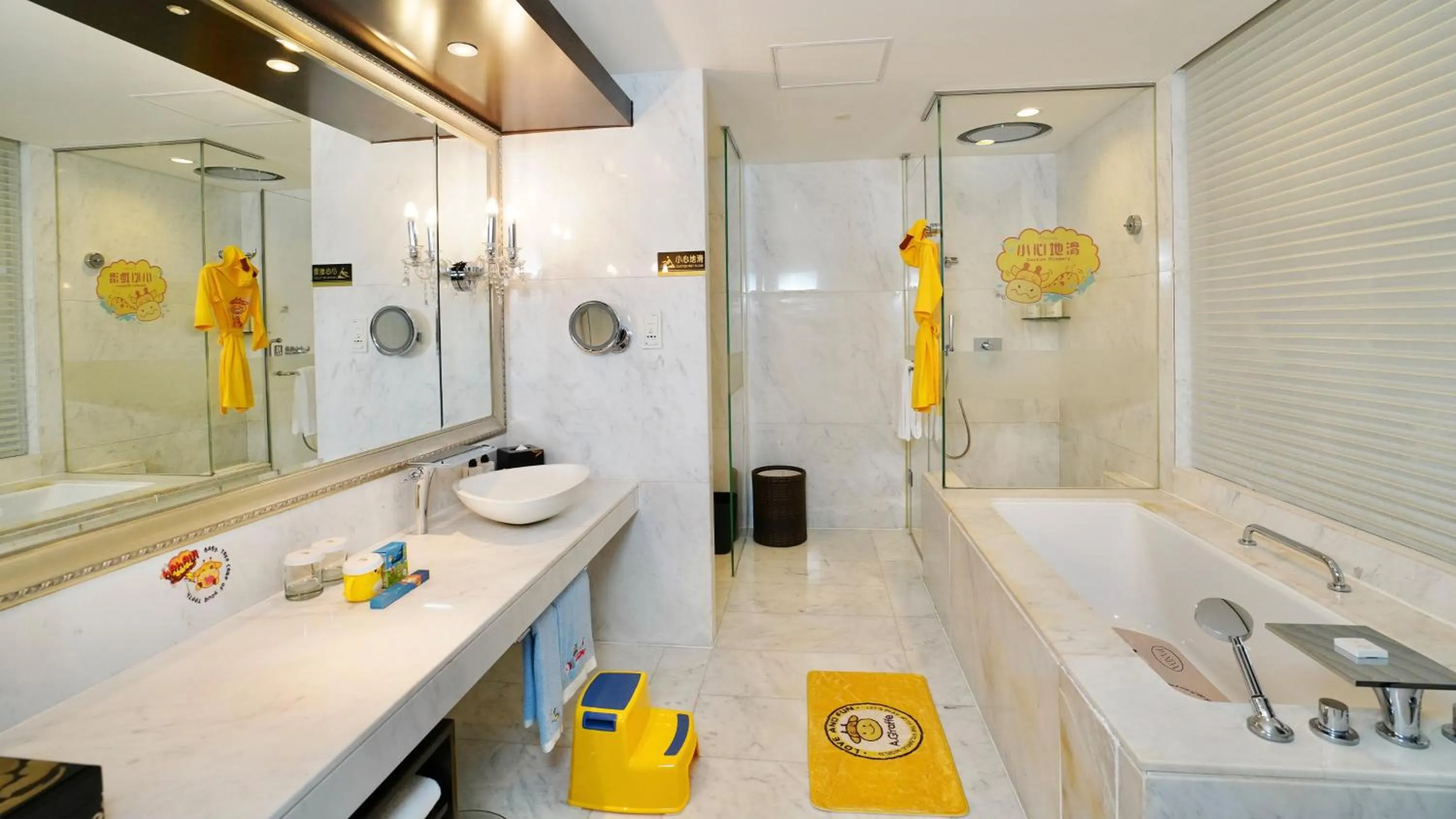 Photo of the whole room in InterContinental Dalian by IHG