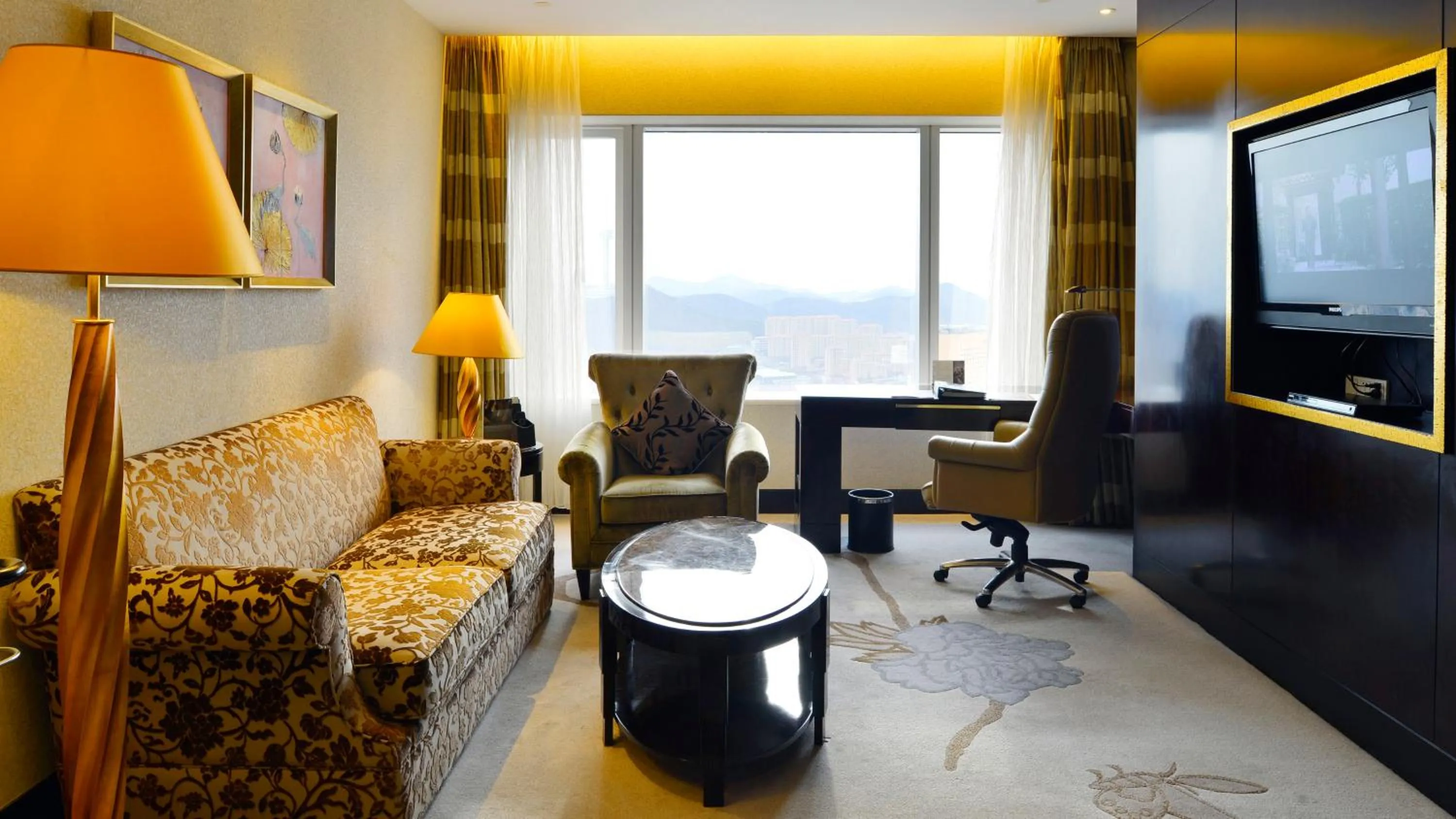 Photo of the whole room in InterContinental Dalian by IHG