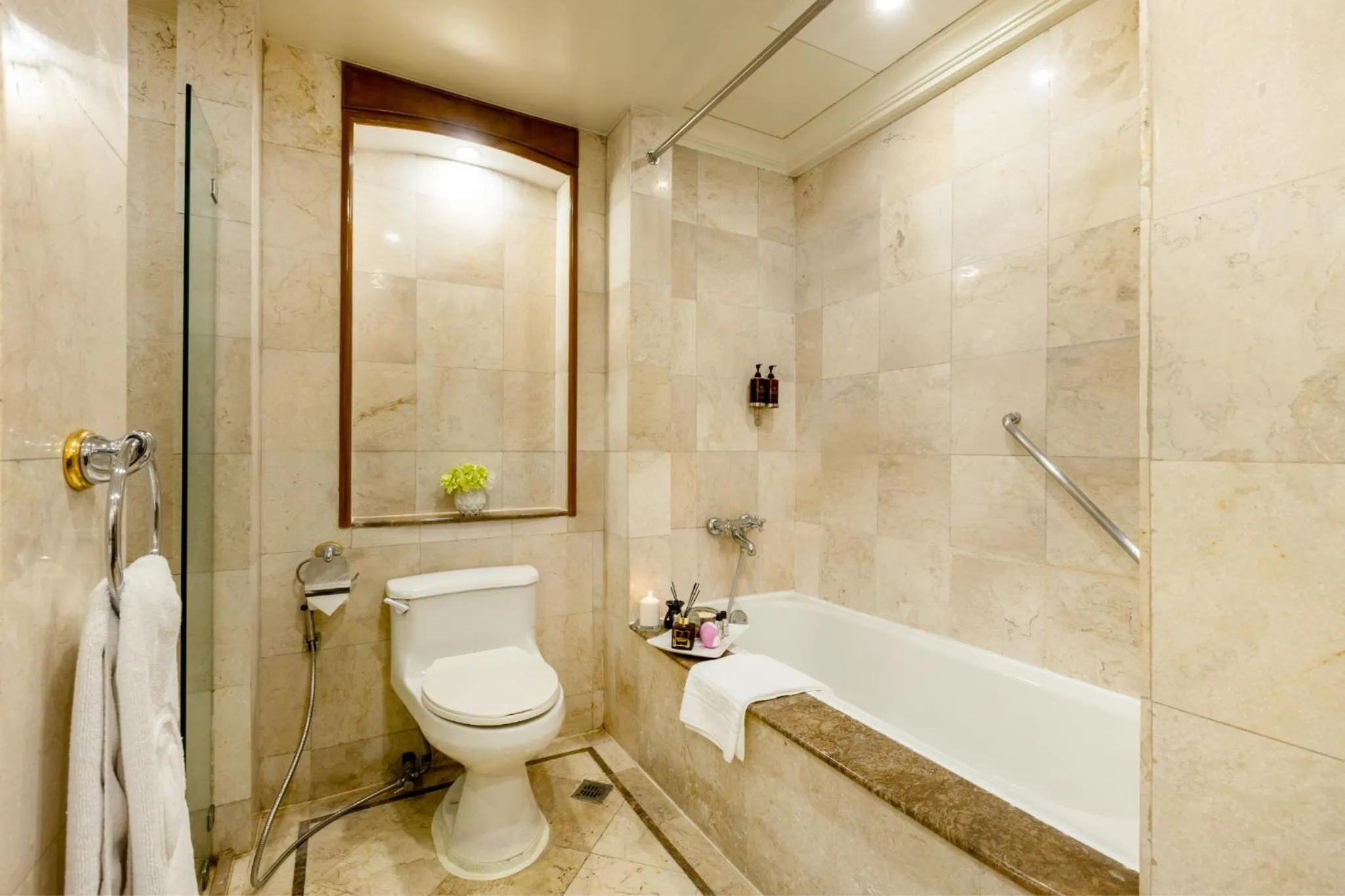 Shower in Richmonde Hotel Ortigas, Manila