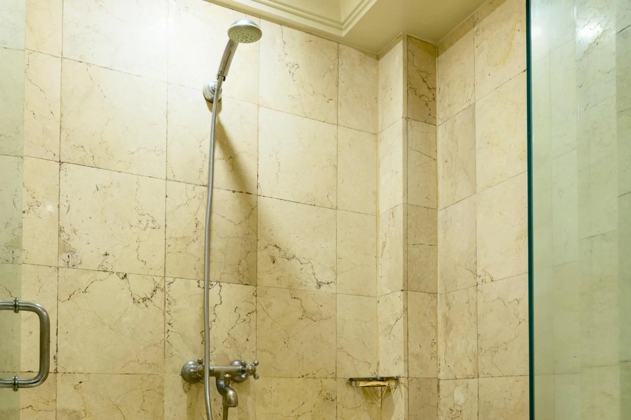 Shower in Richmonde Hotel Ortigas, Manila