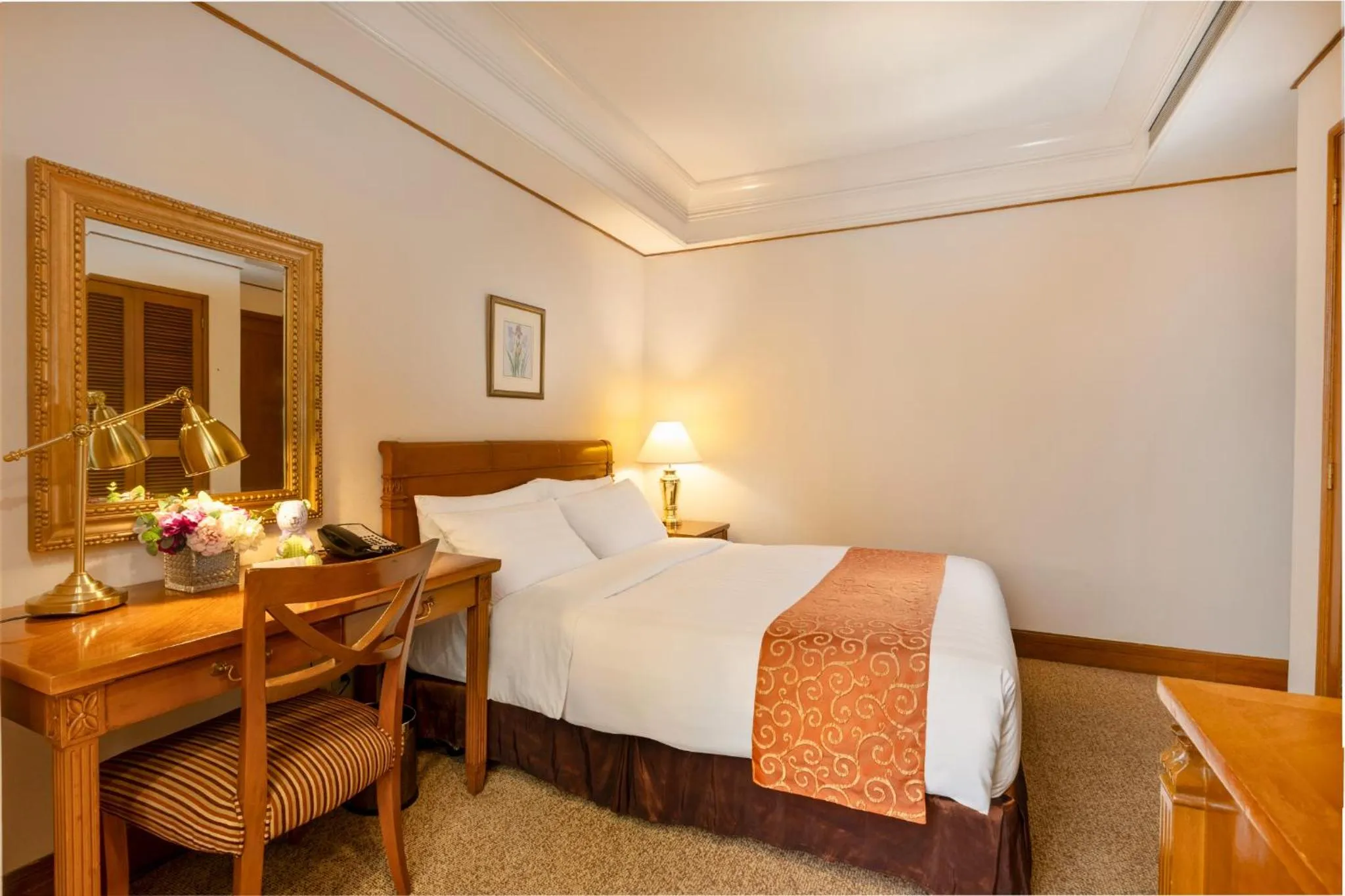 Bed in Richmonde Hotel Ortigas, Manila