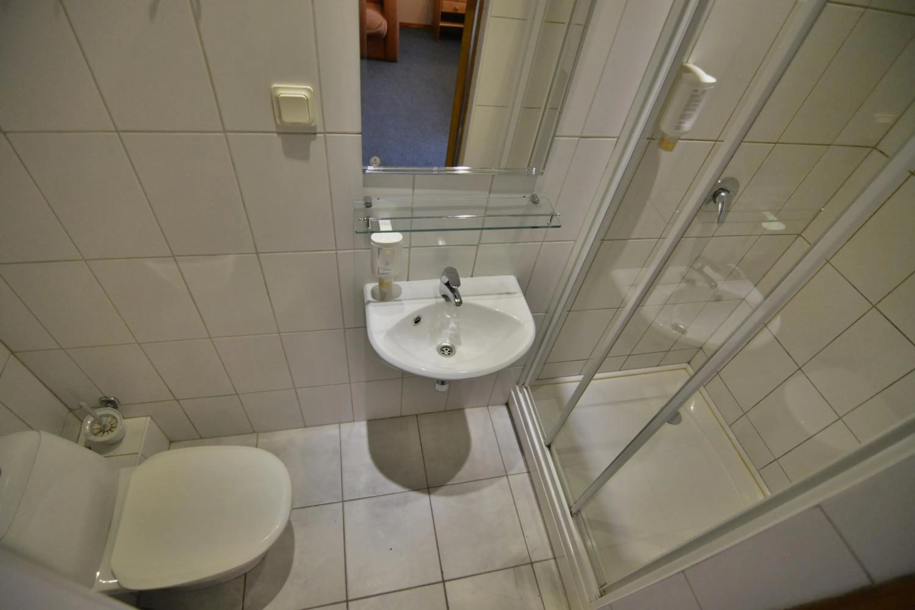 Bathroom in Hotel Multilux with Self Check-in